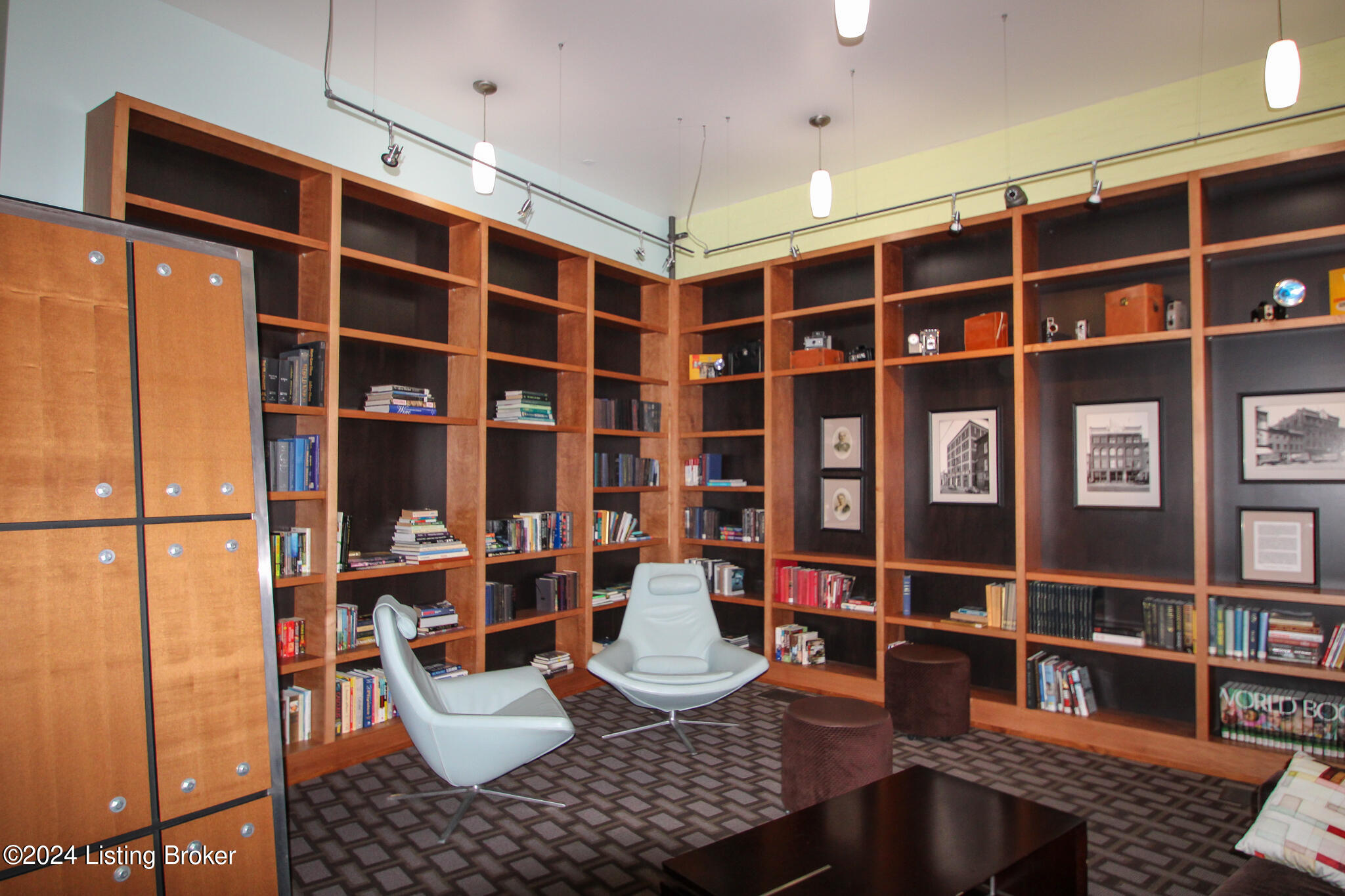 309 E Market St, 404