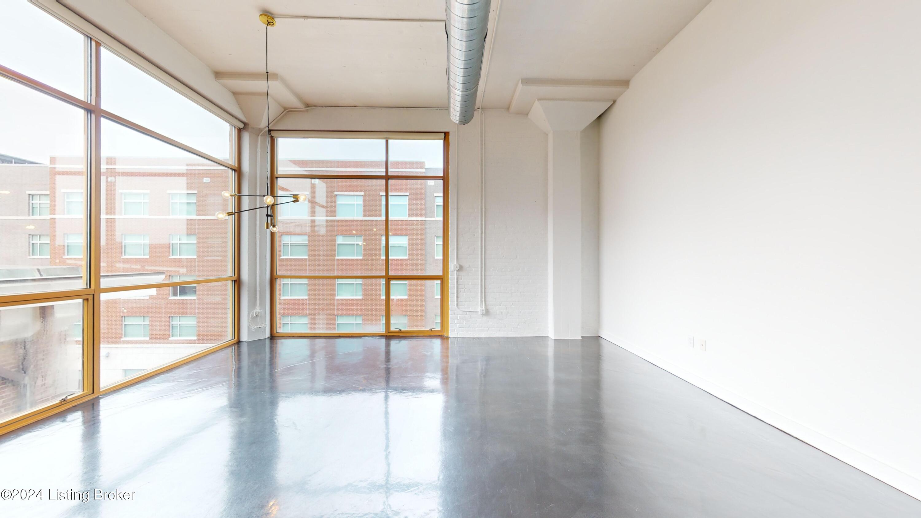 309 E Market St, 404