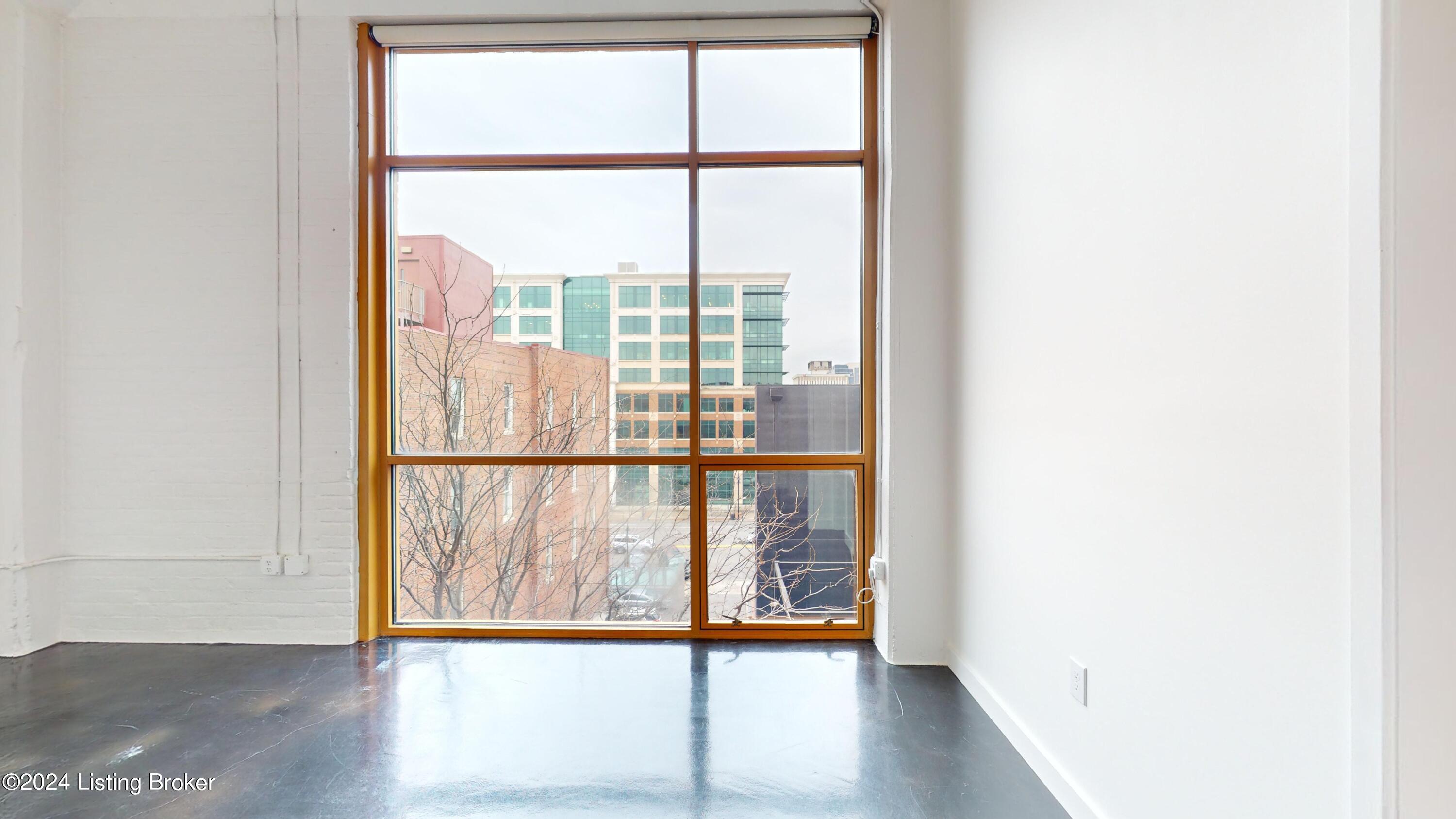 309 E Market St, 404