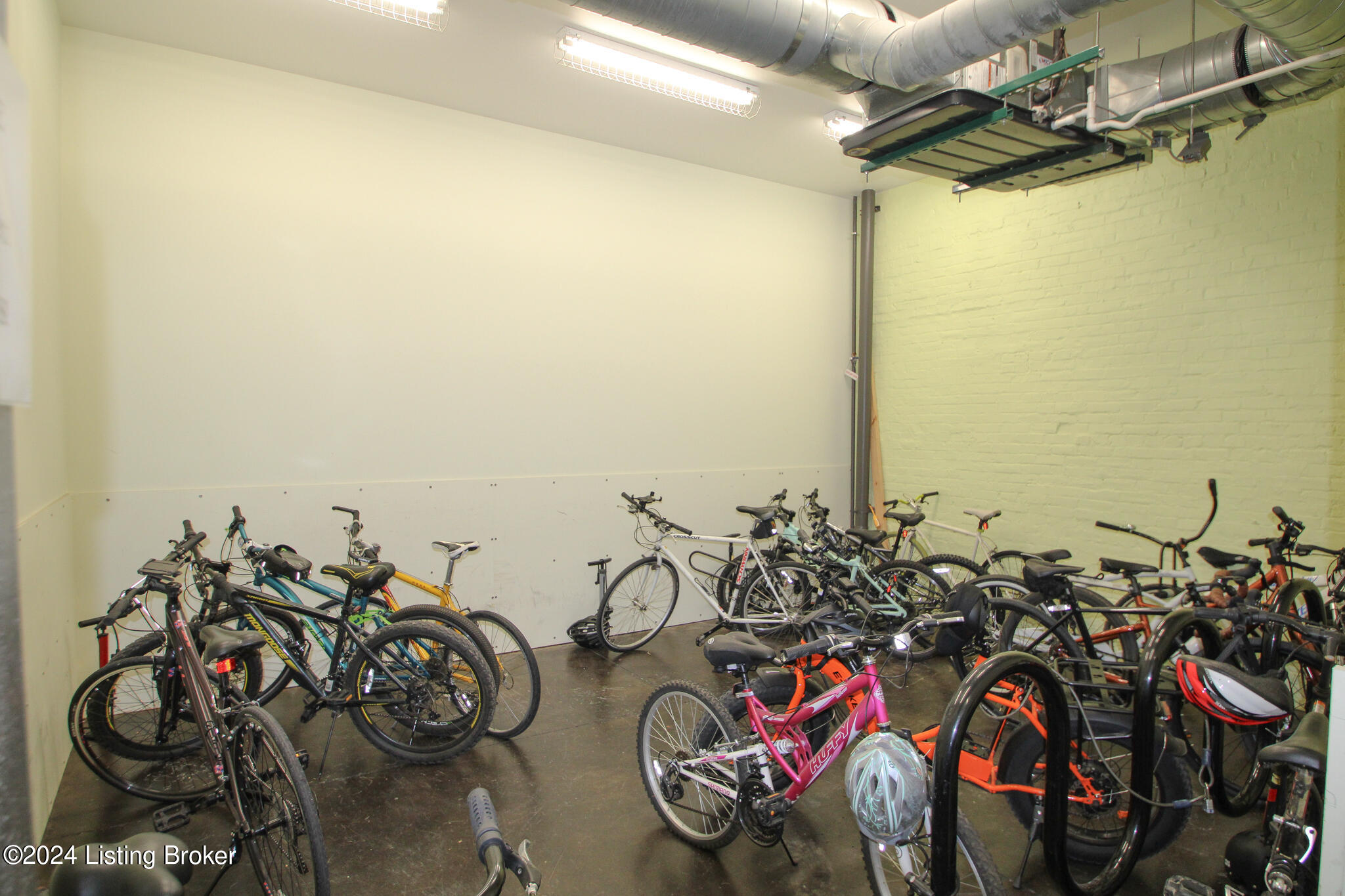 309 E Market St, 404