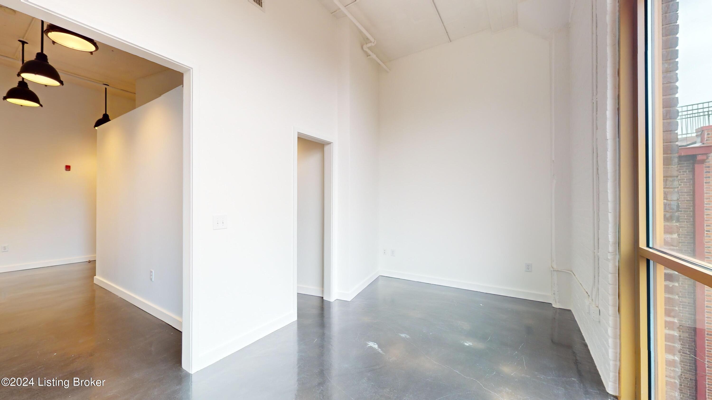 309 E Market St, 404