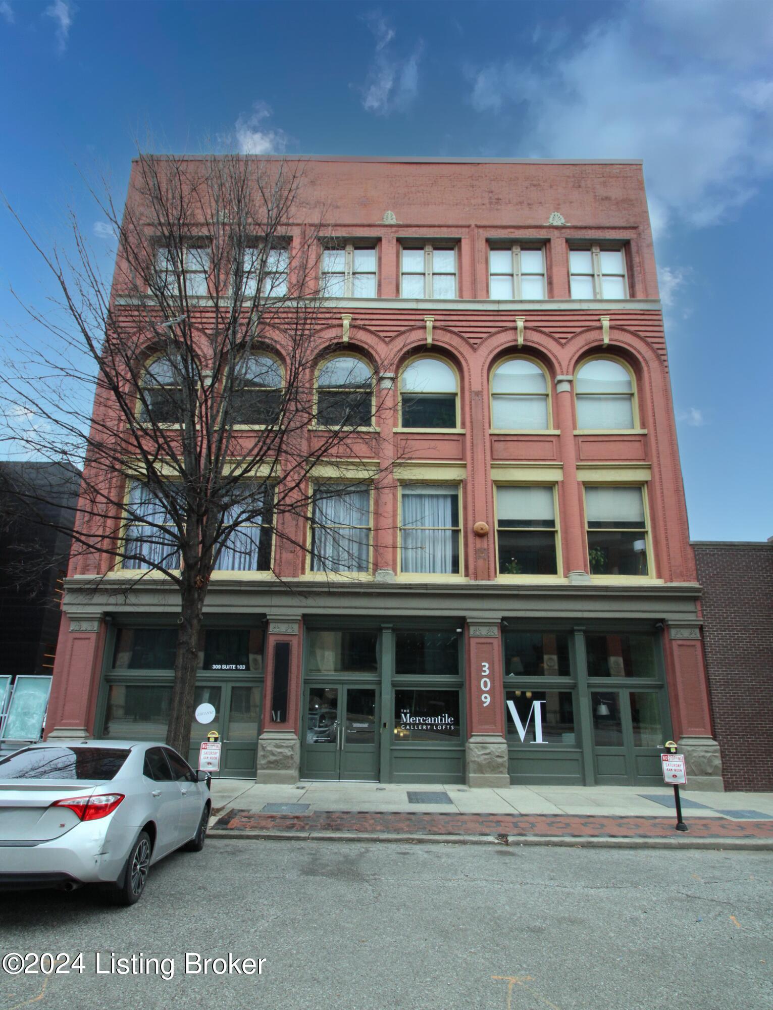 309 E Market St, 404