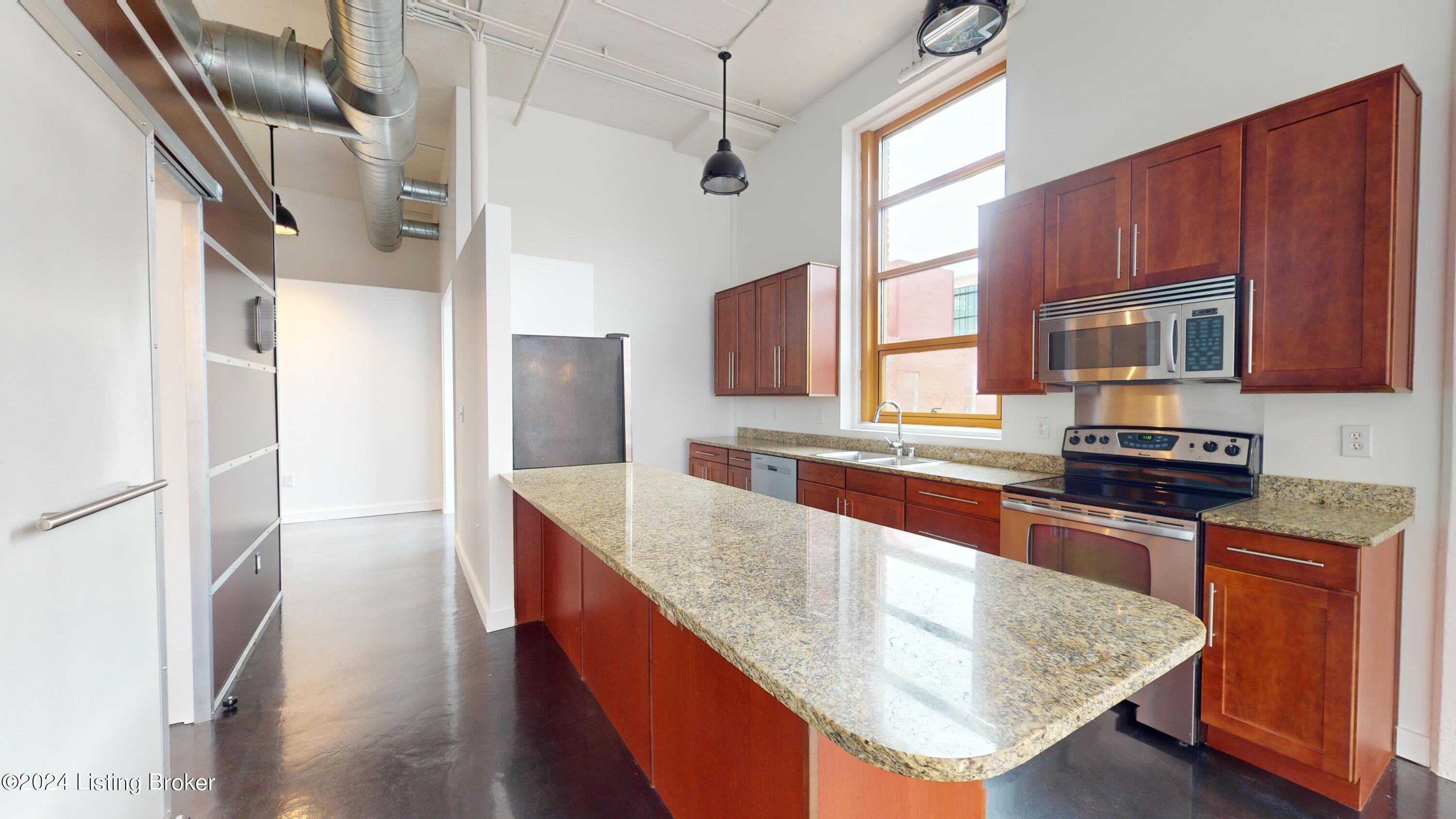 309 E Market St, 404