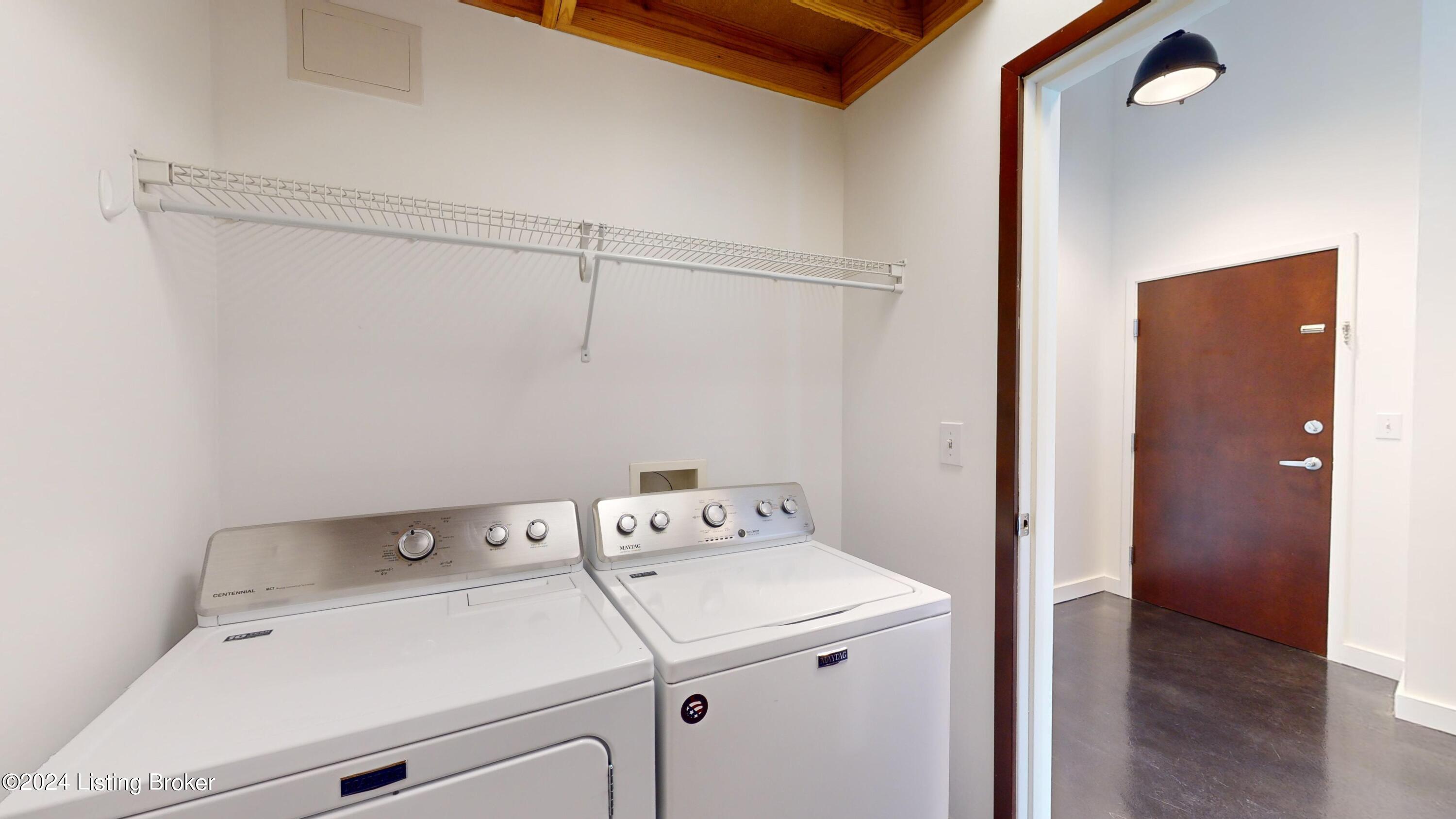 309 E Market St, 404