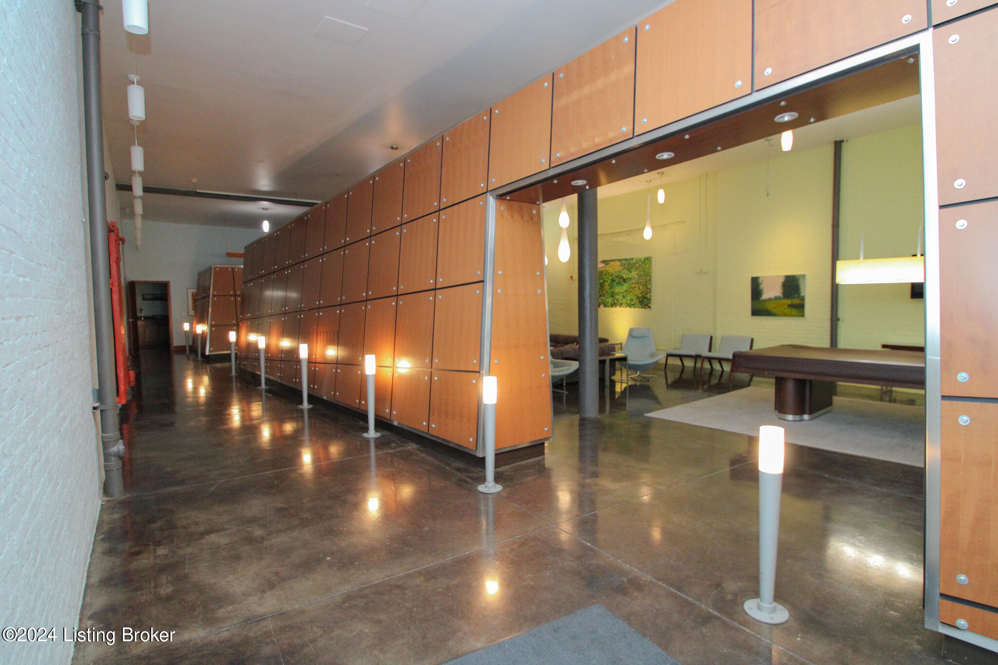 309 E Market St, 404