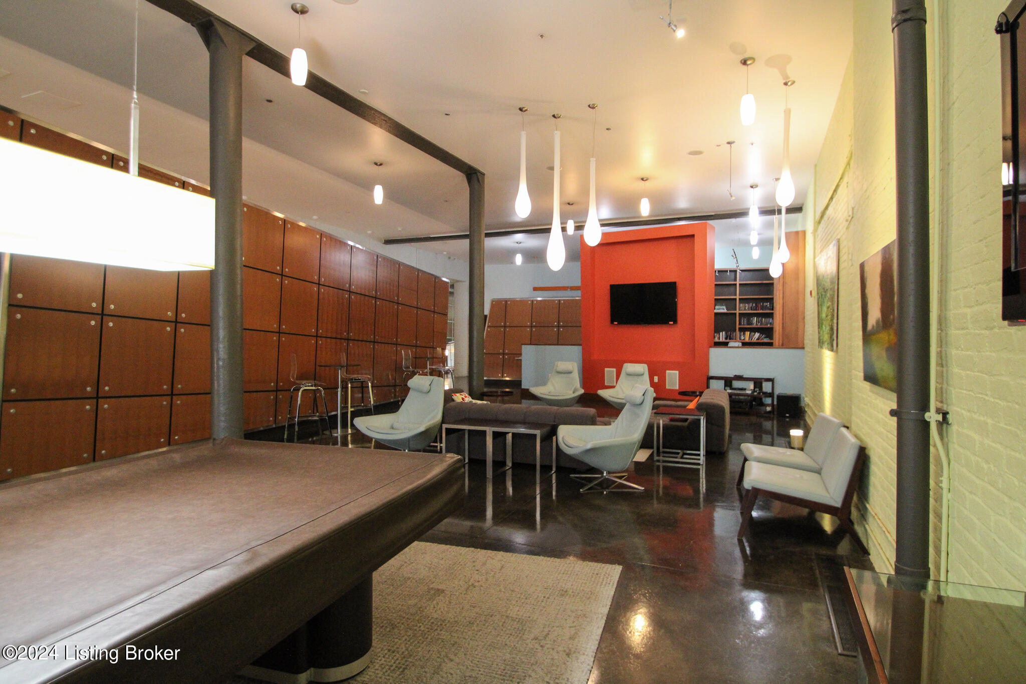 309 E Market St, 404