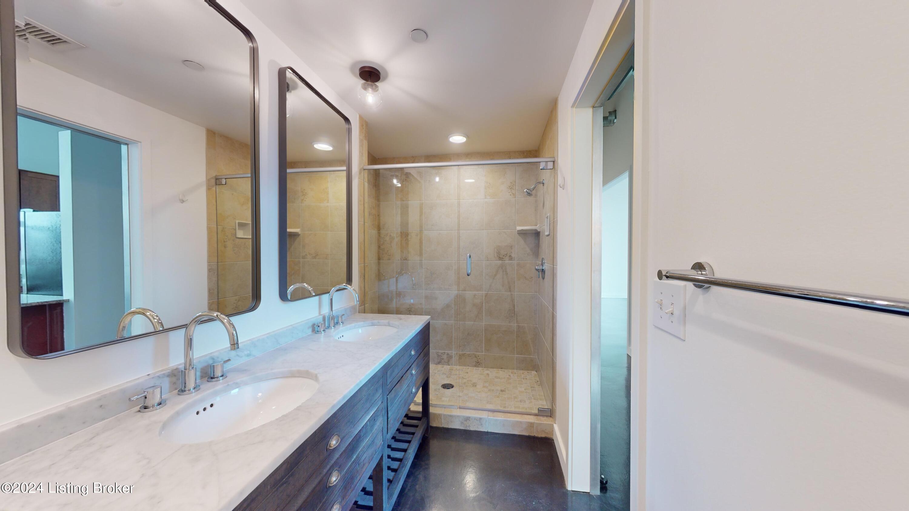 309 E Market St, 404