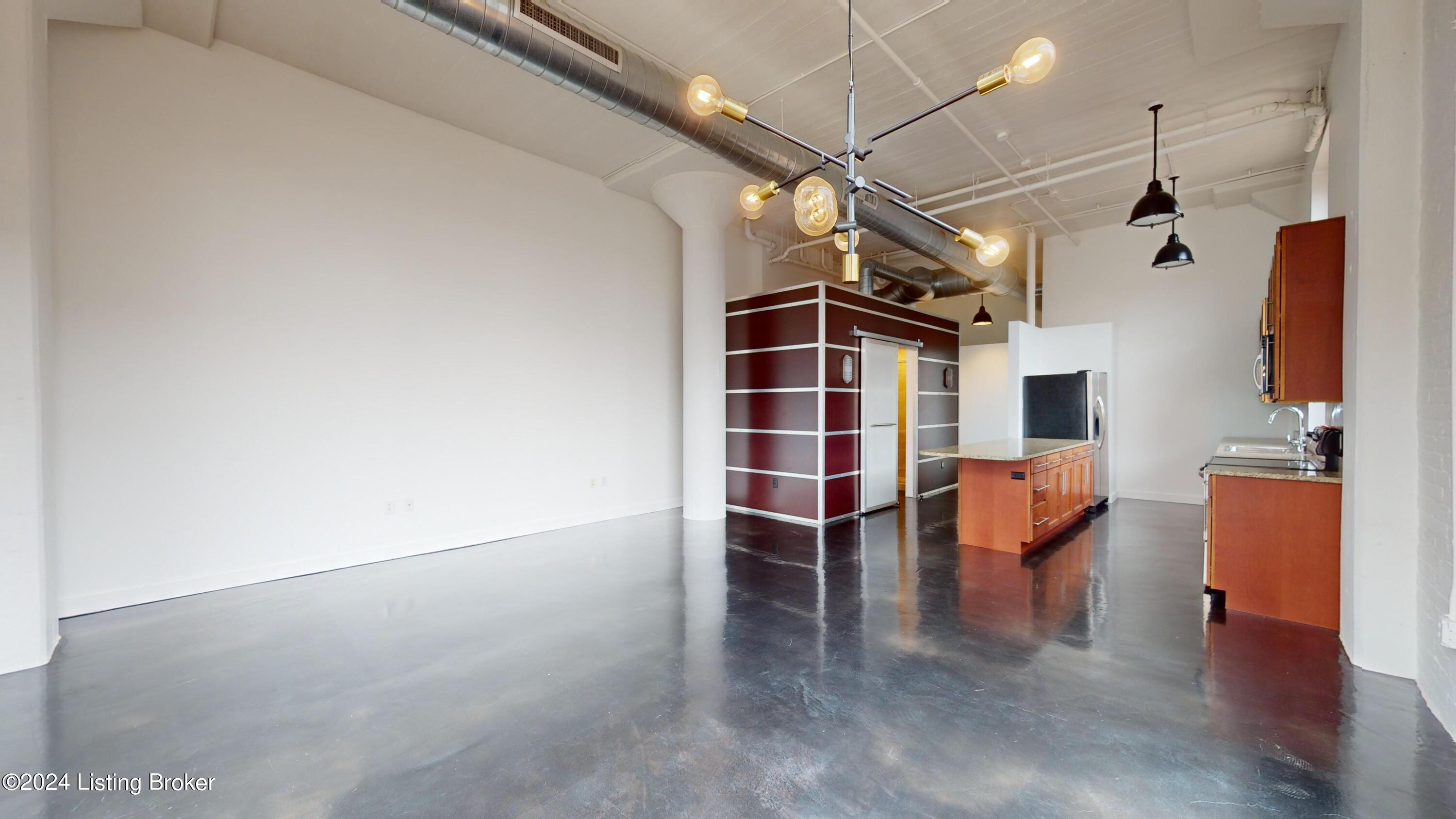 309 E Market St, 404