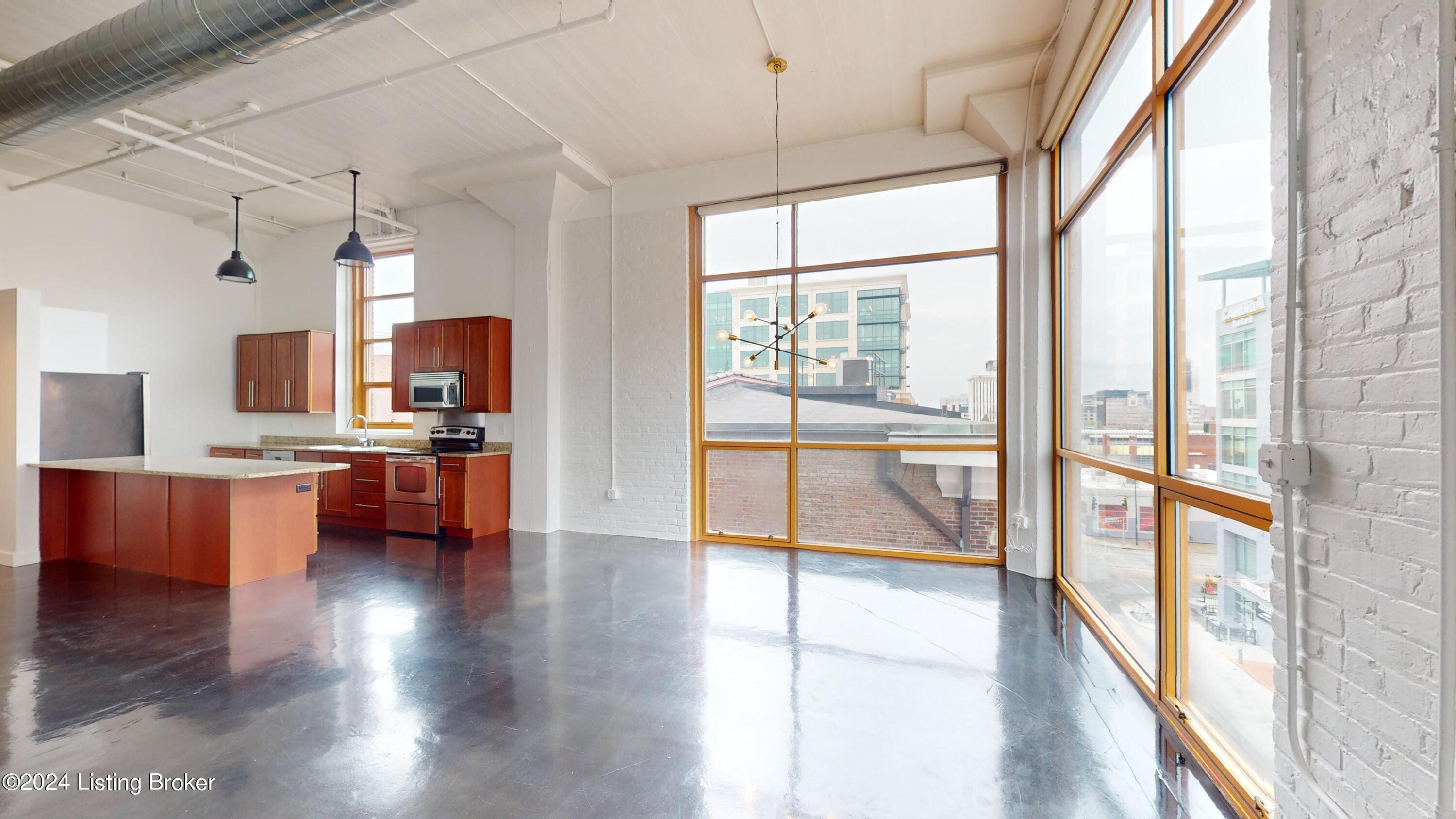 309 E Market St, 404