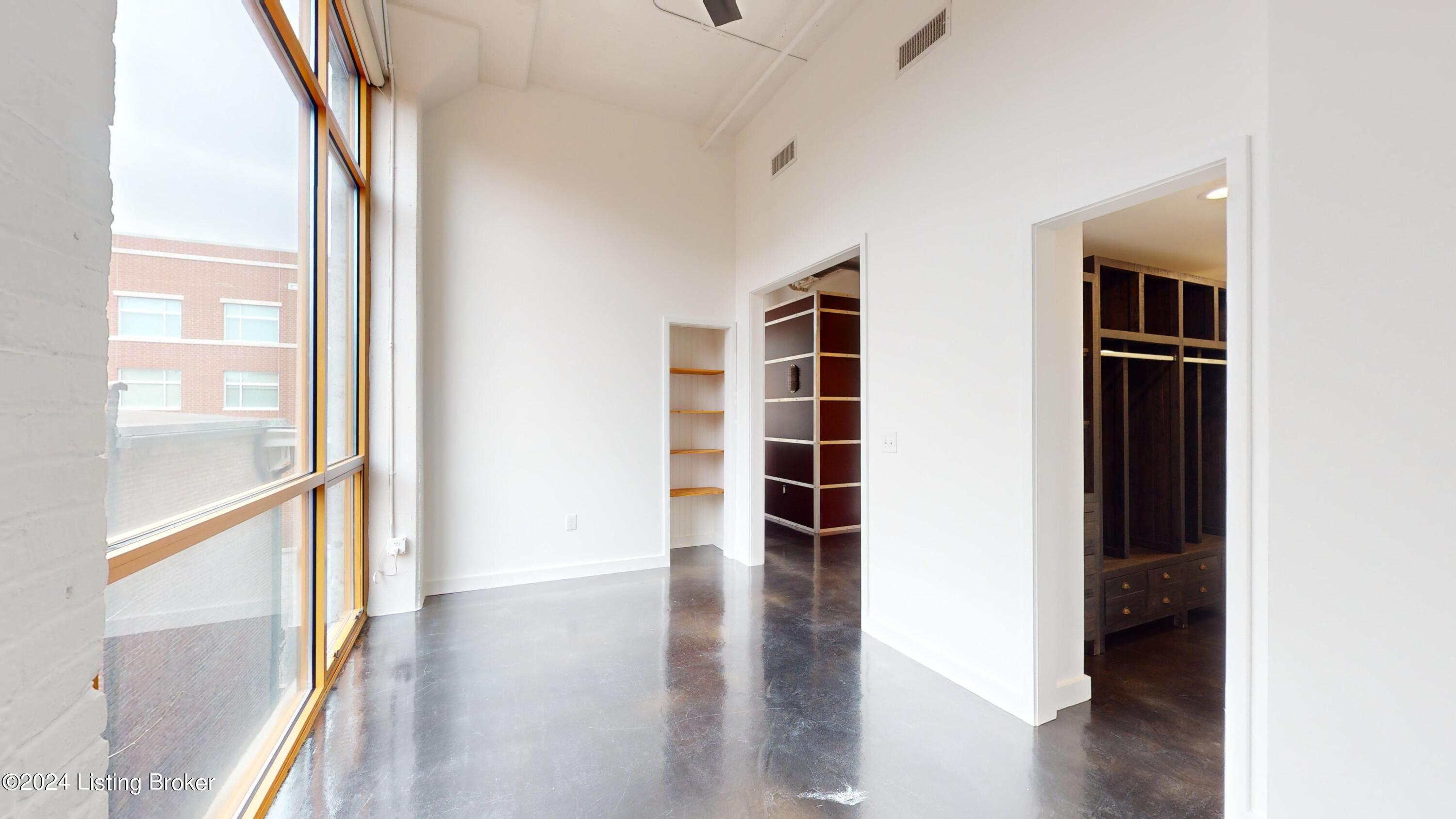 309 E Market St, 404