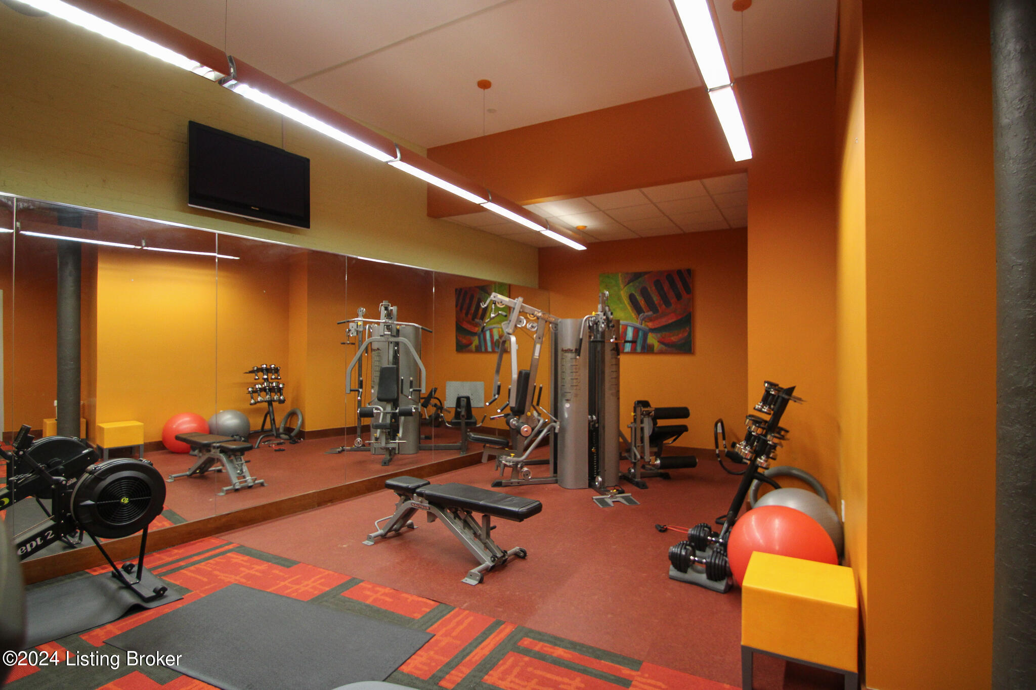 309 E Market St, 404