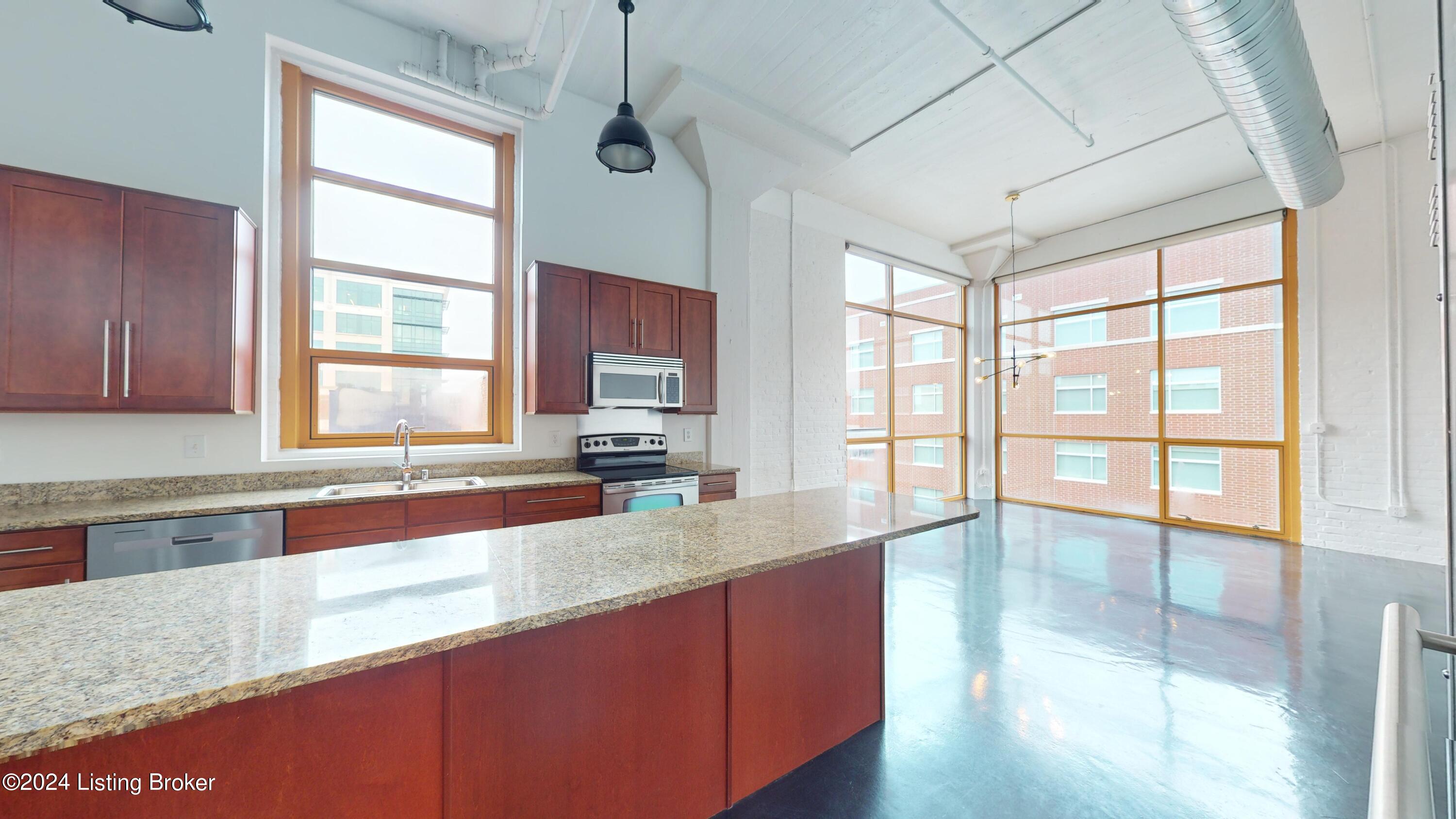 309 E Market St, 404