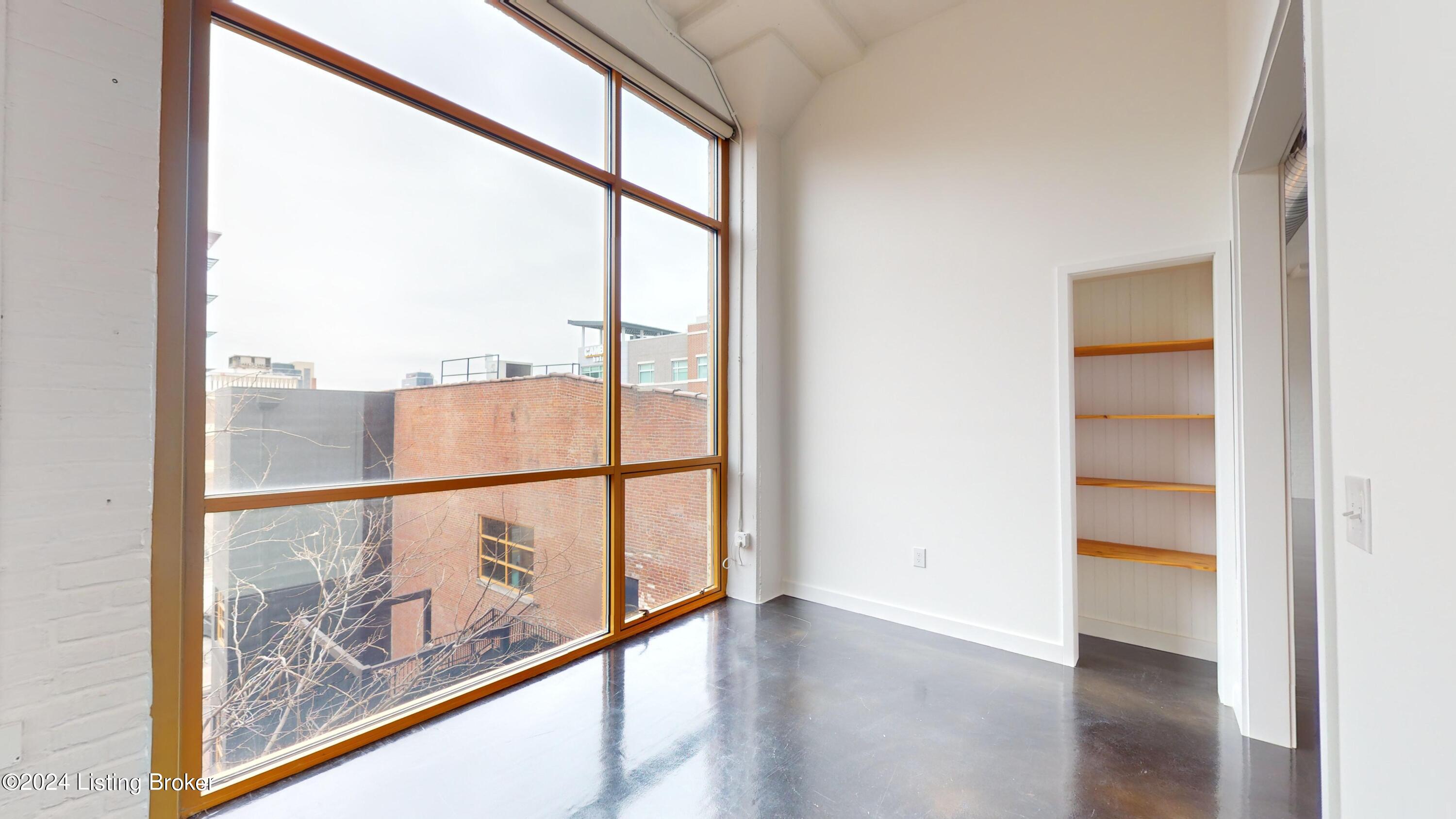 309 E Market St, 404