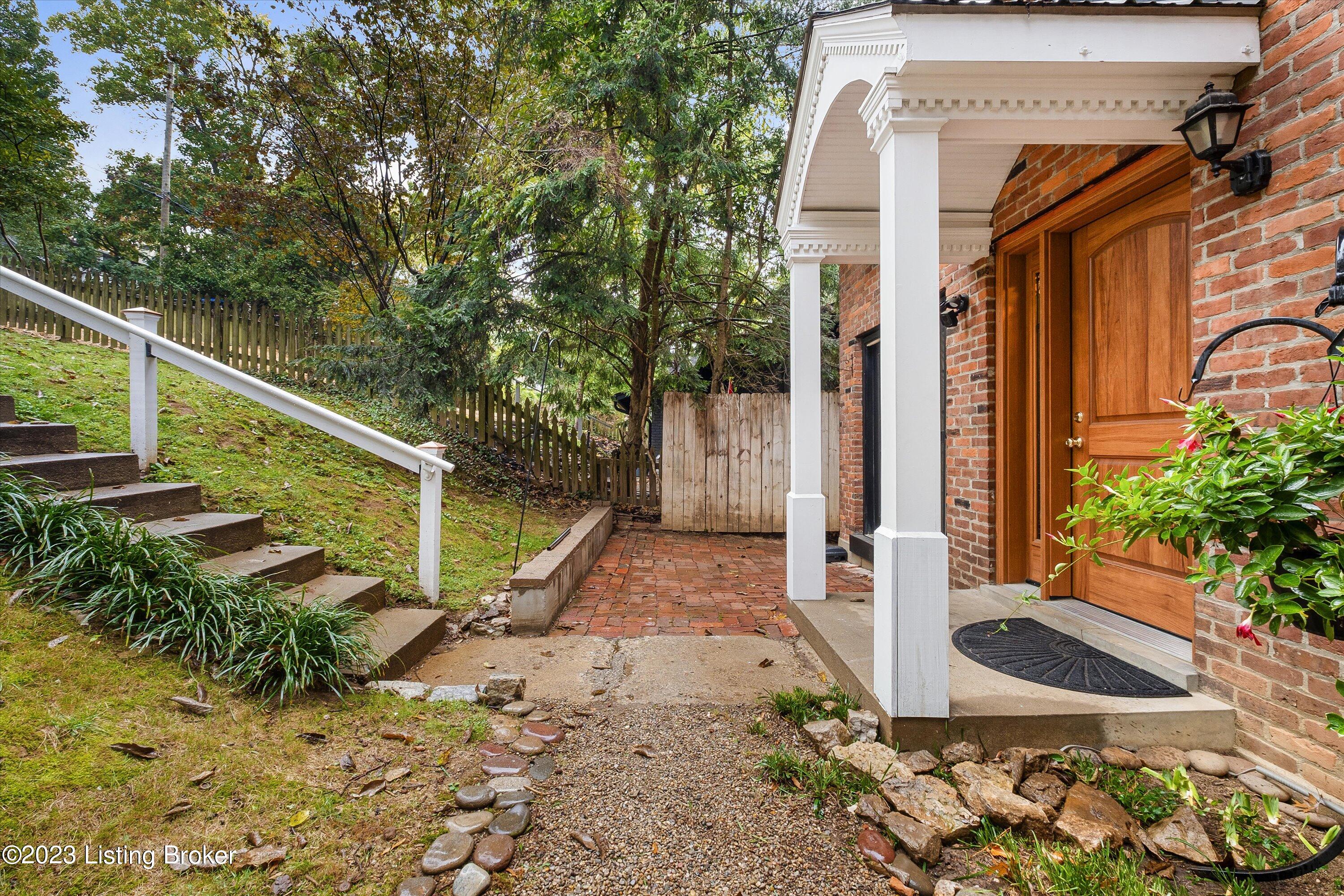 2426 Cross Hill Rd