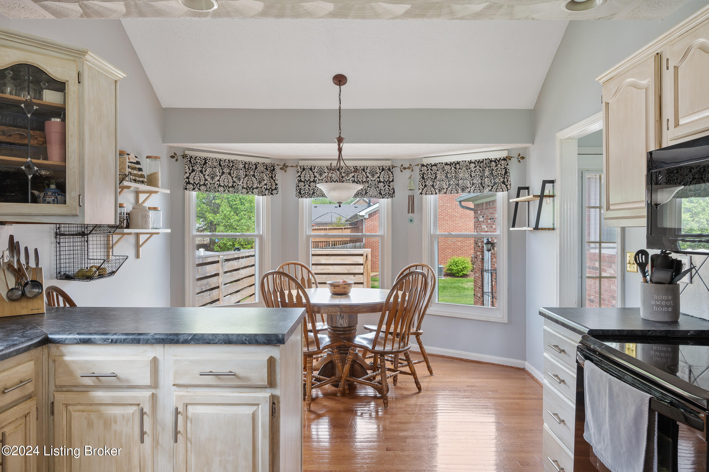 409 Olde Colony Cove