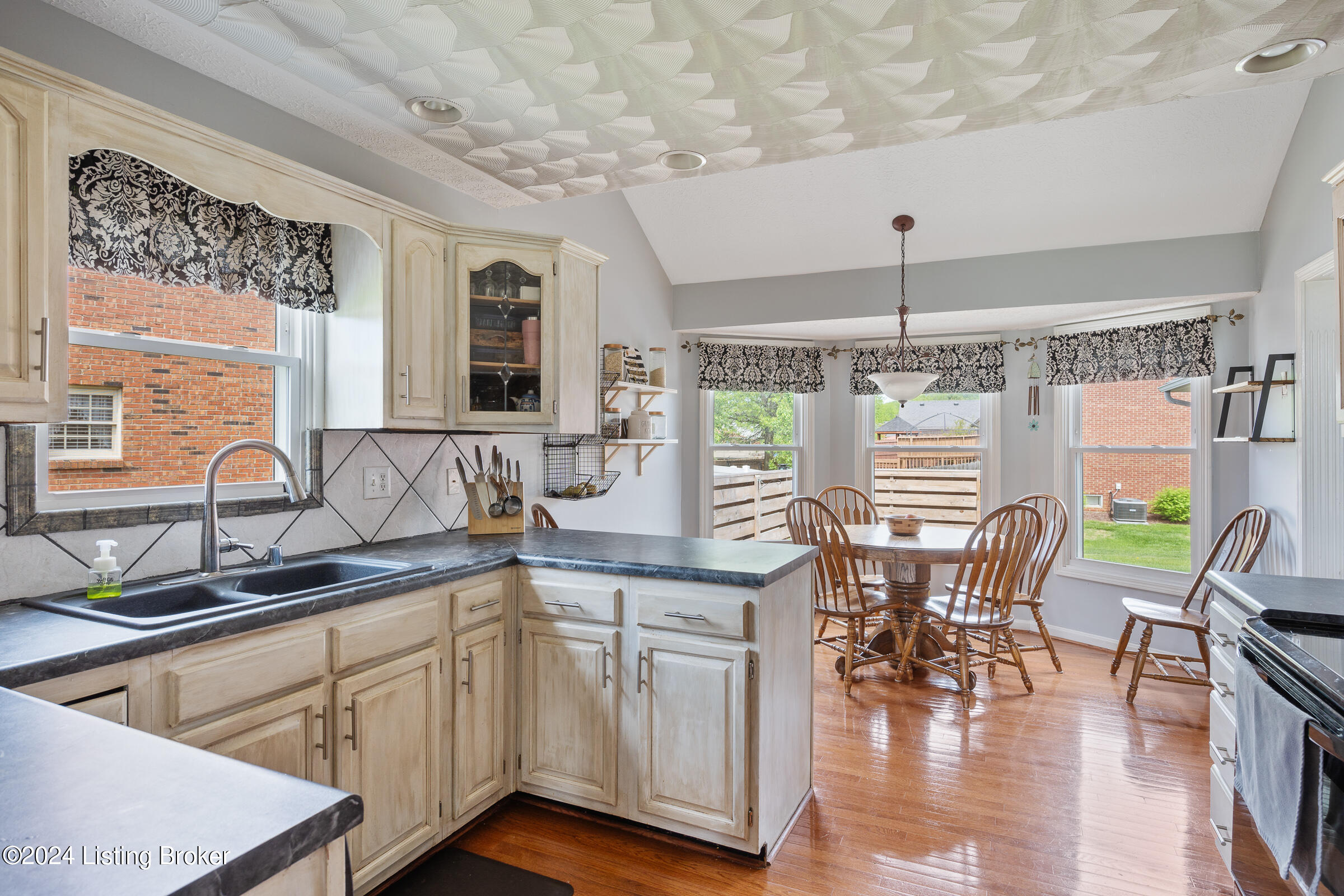 409 Olde Colony Cove