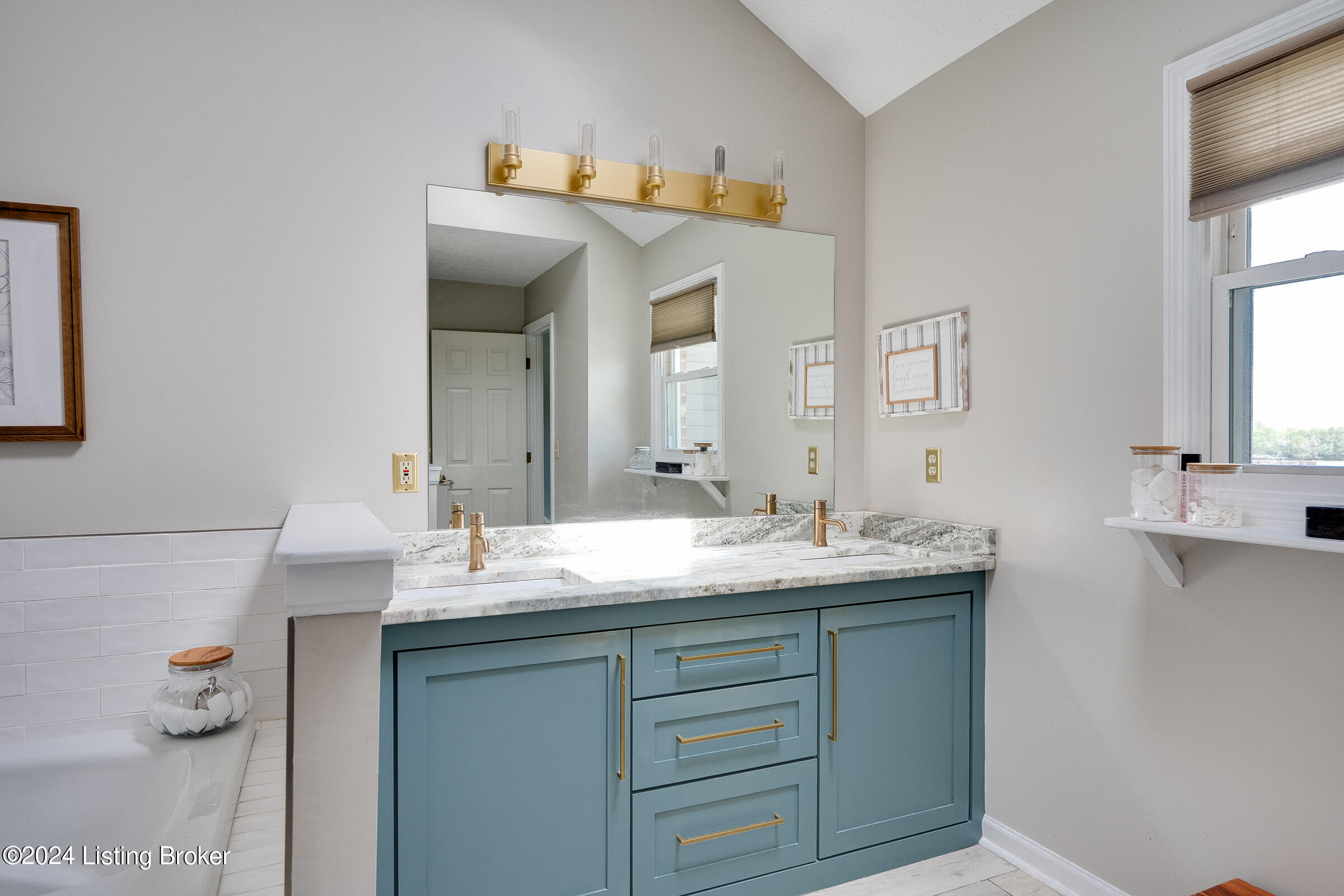 409 Olde Colony Cove