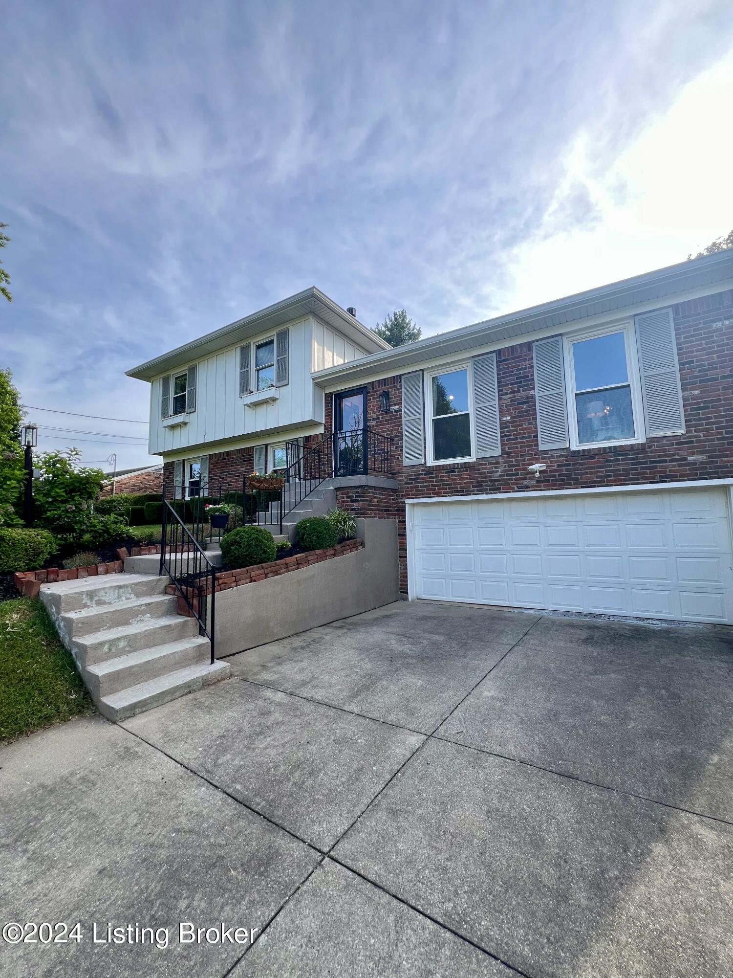 3109 Carriage Hill Dr