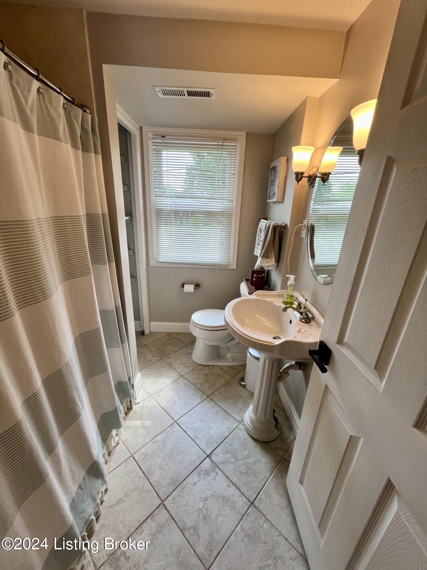 3109 Carriage Hill Dr