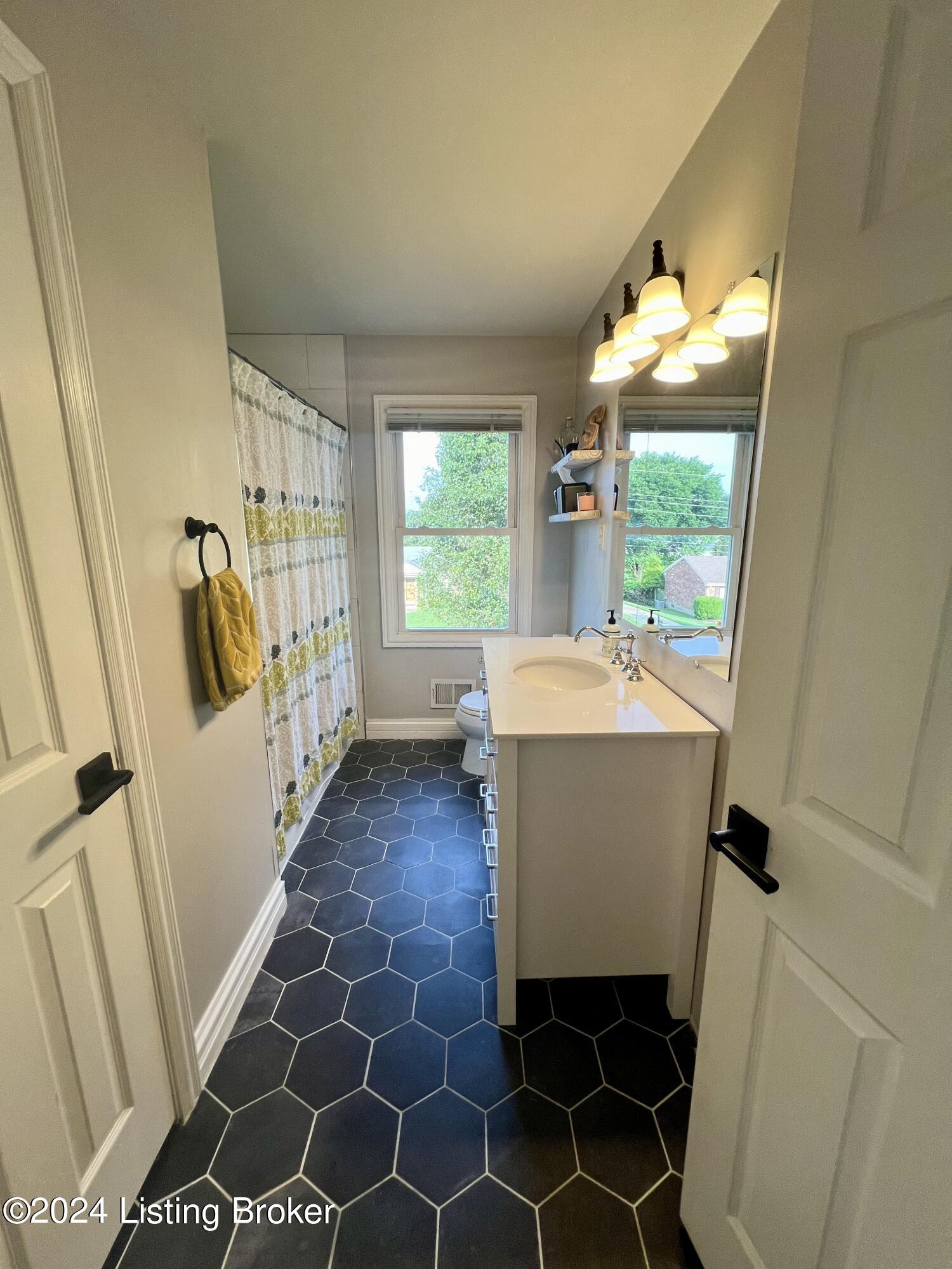 3109 Carriage Hill Dr