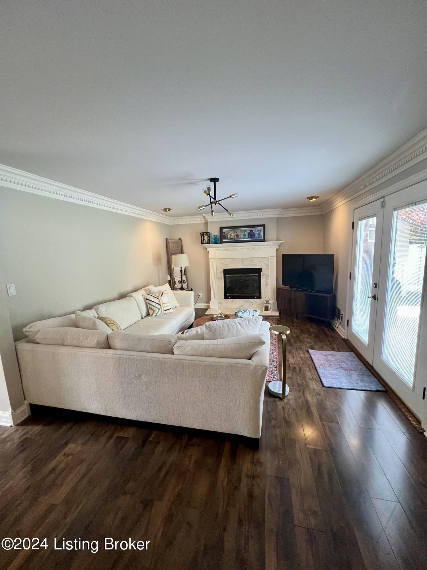 3109 Carriage Hill Dr