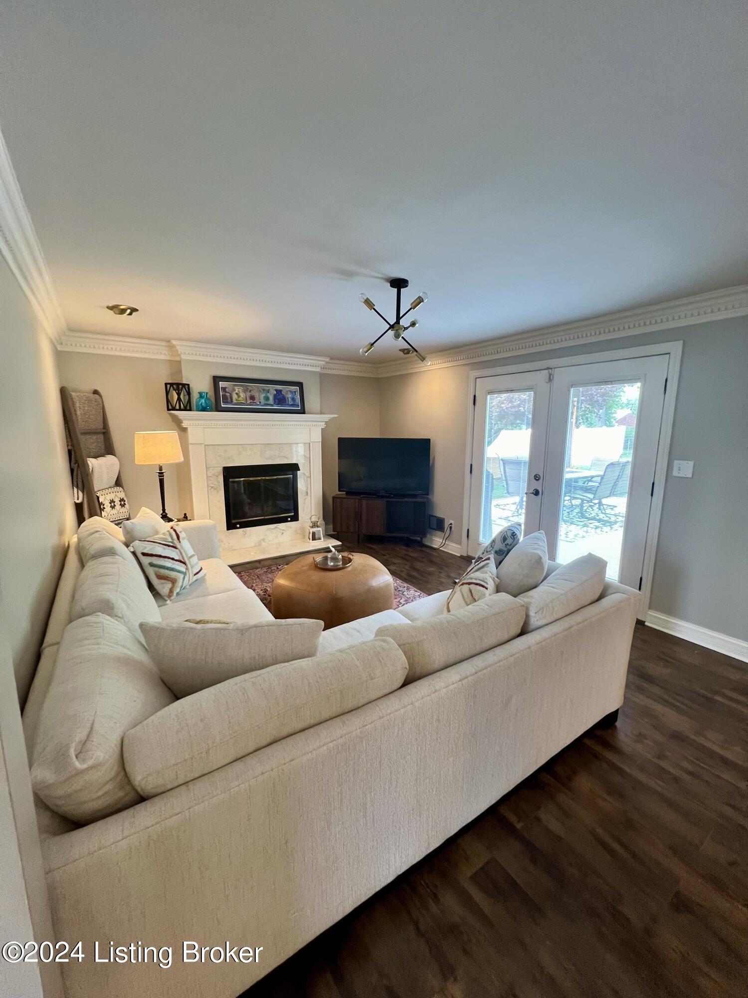 3109 Carriage Hill Dr