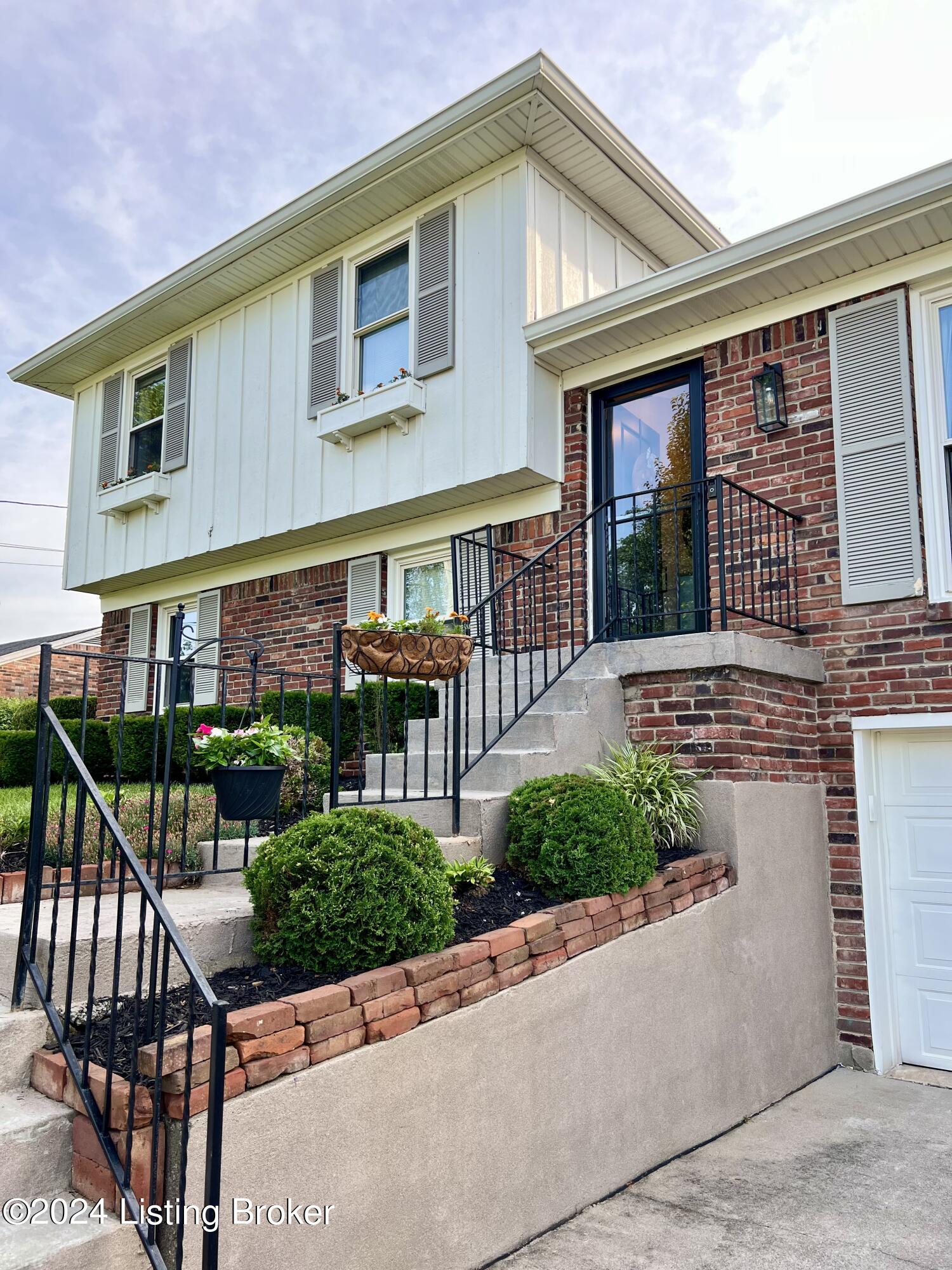 3109 Carriage Hill Dr