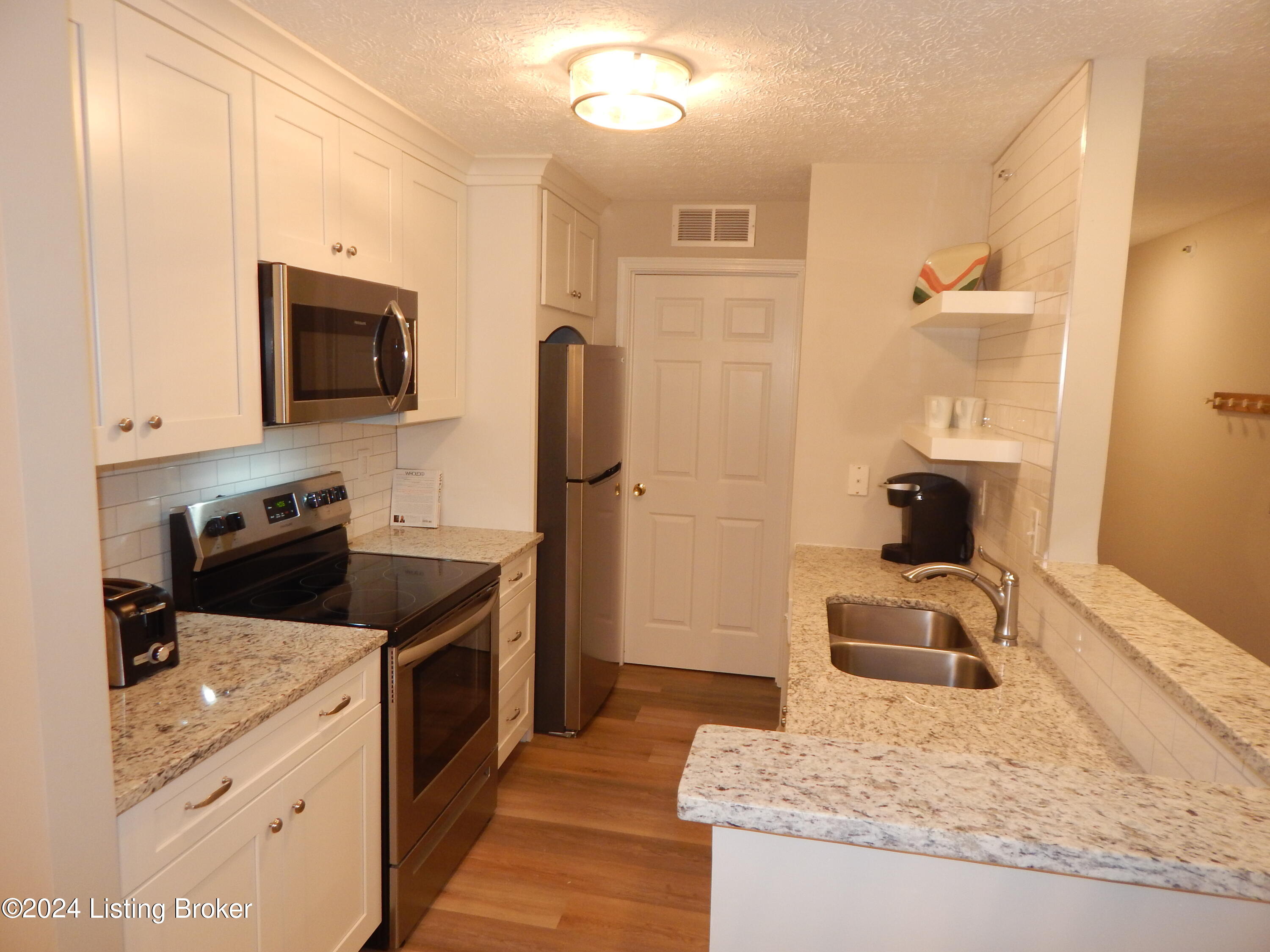 3909 Yardley Ct, 208