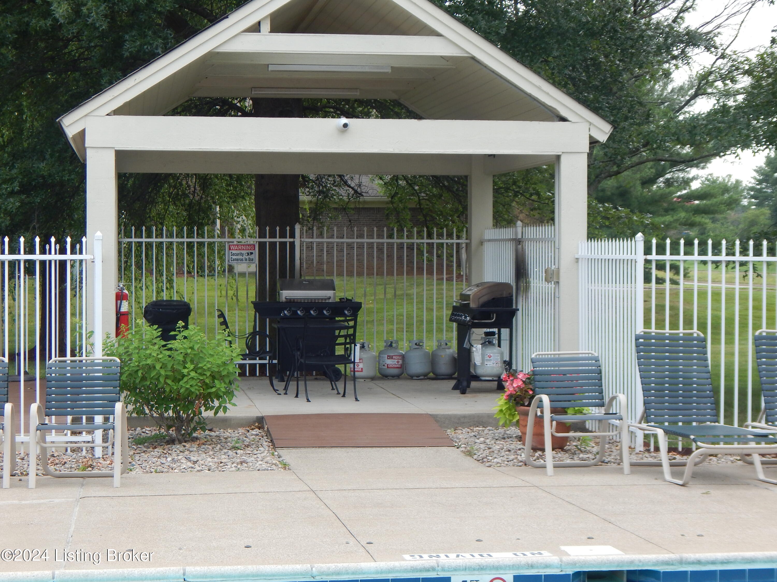 3909 Yardley Ct, 208