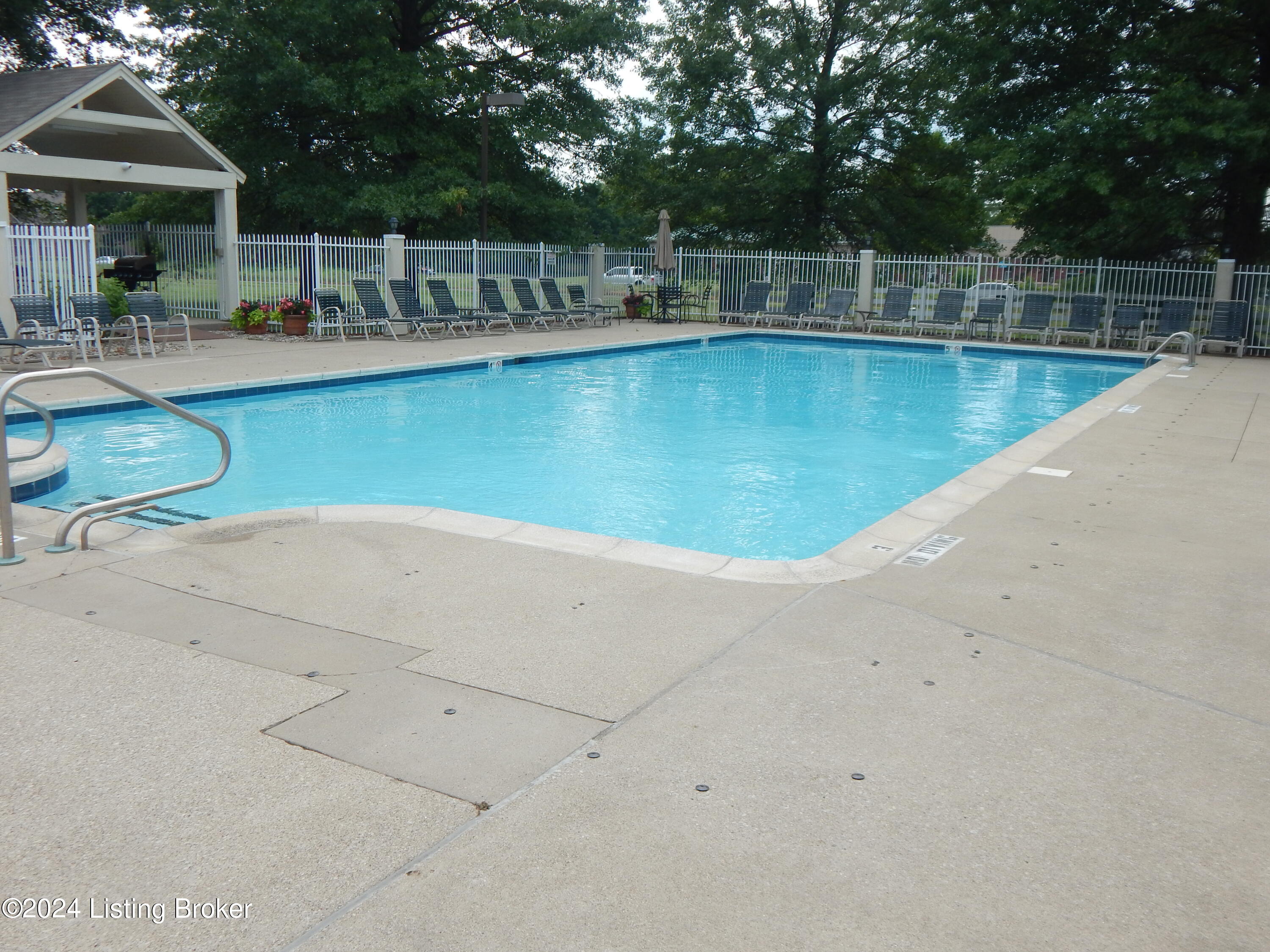 3909 Yardley Ct, 208