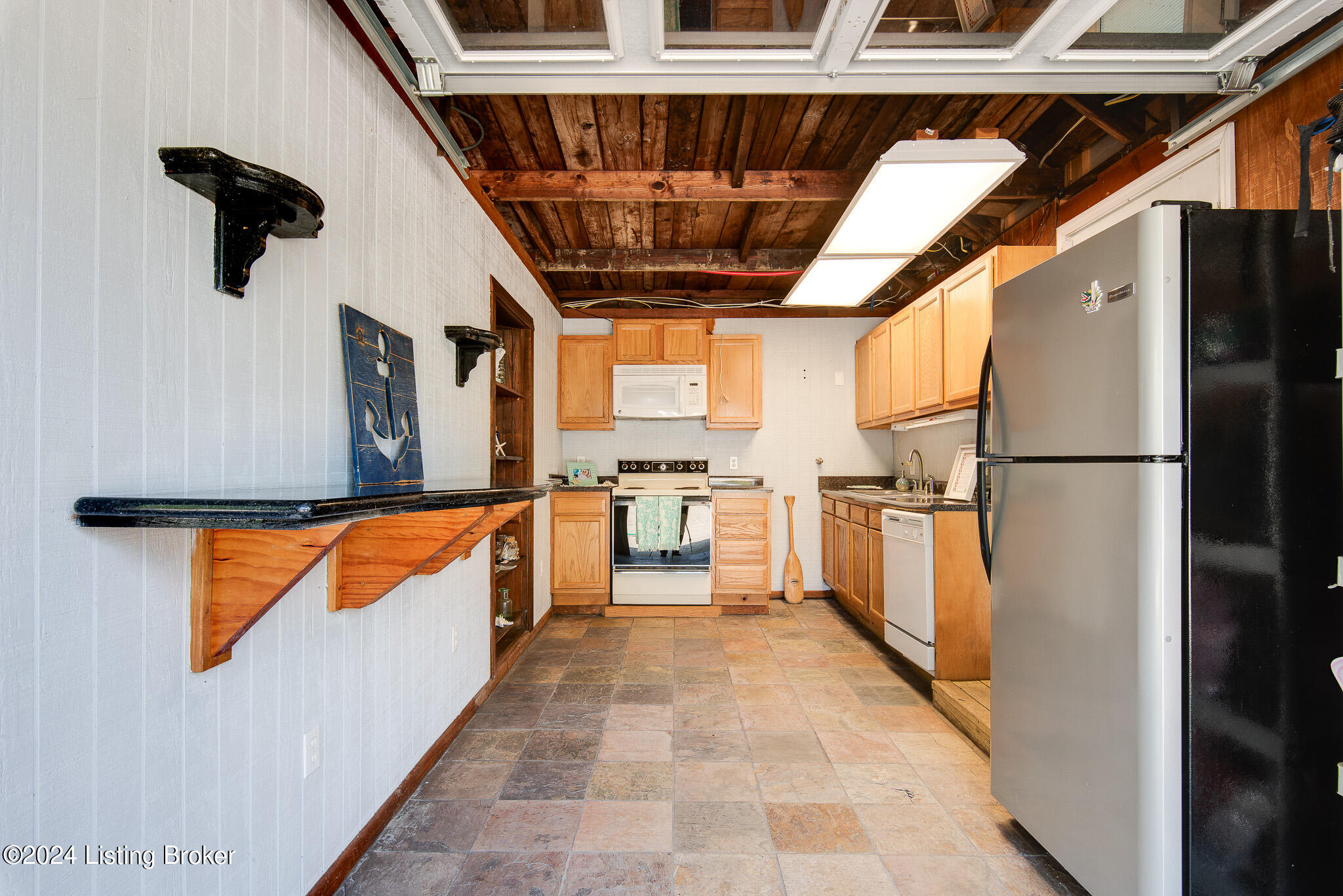 3311 Thrush Rd