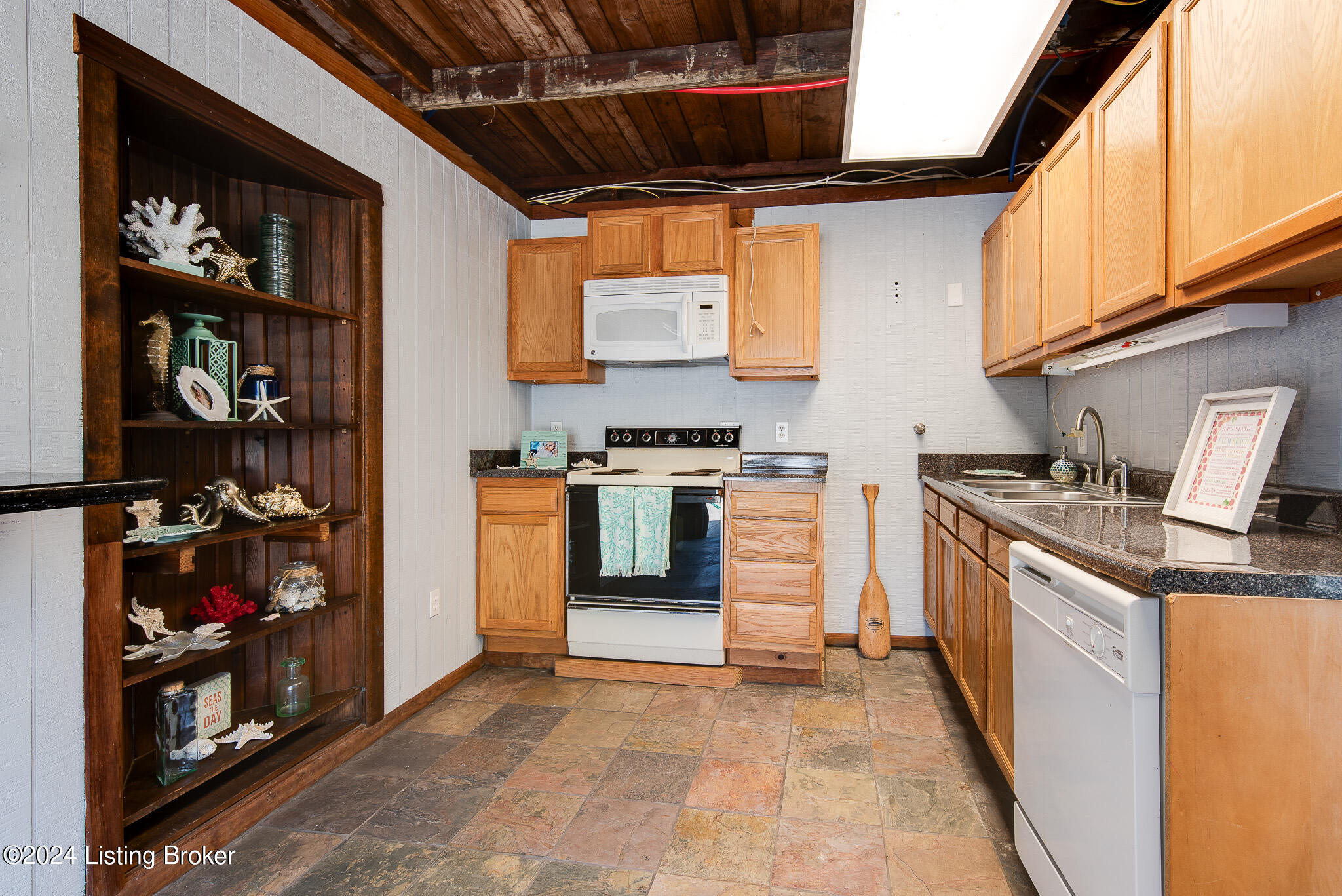 3311 Thrush Rd