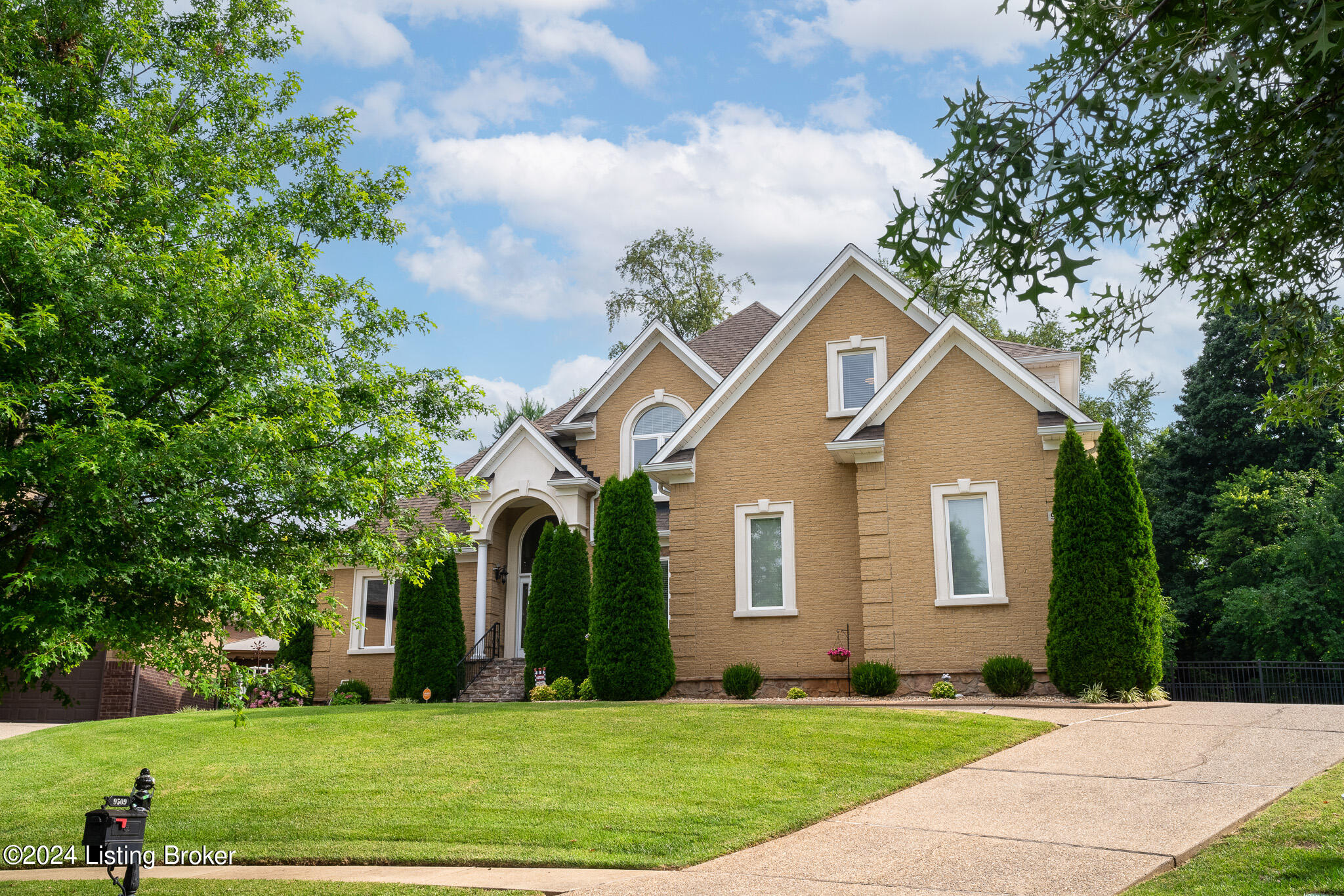9509 Hayden Creek Ct