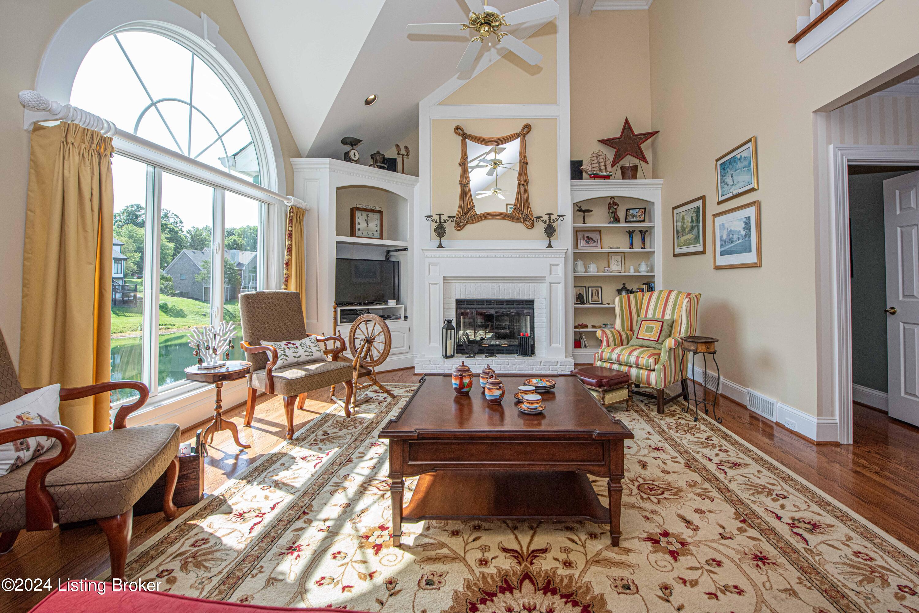 933 Woodland Heights Dr