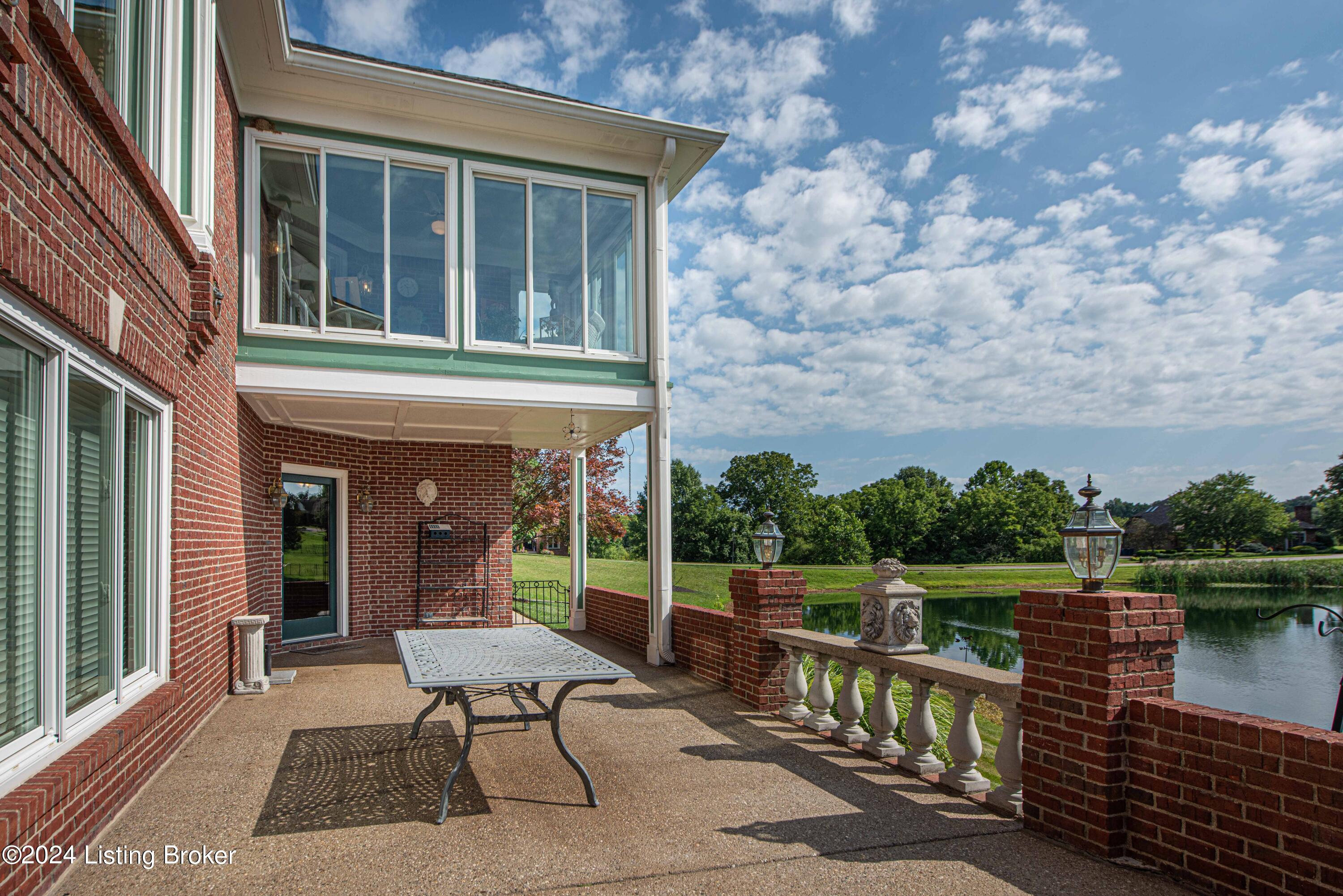 933 Woodland Heights Dr