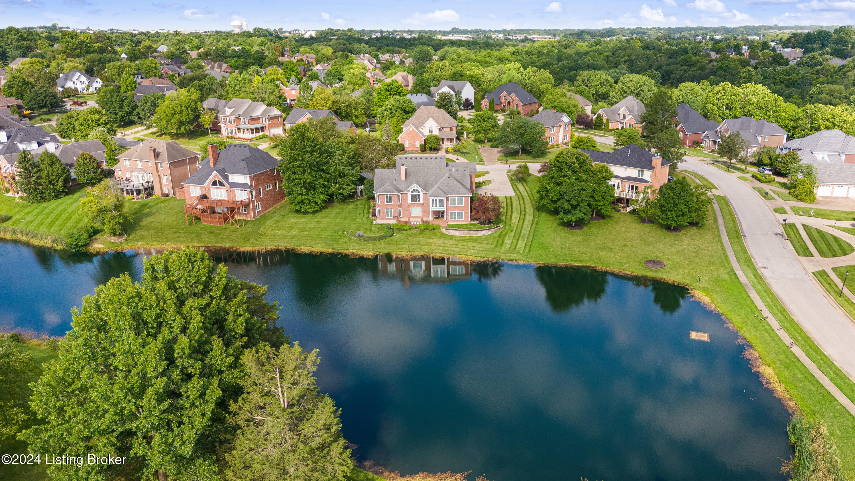 933 Woodland Heights Dr