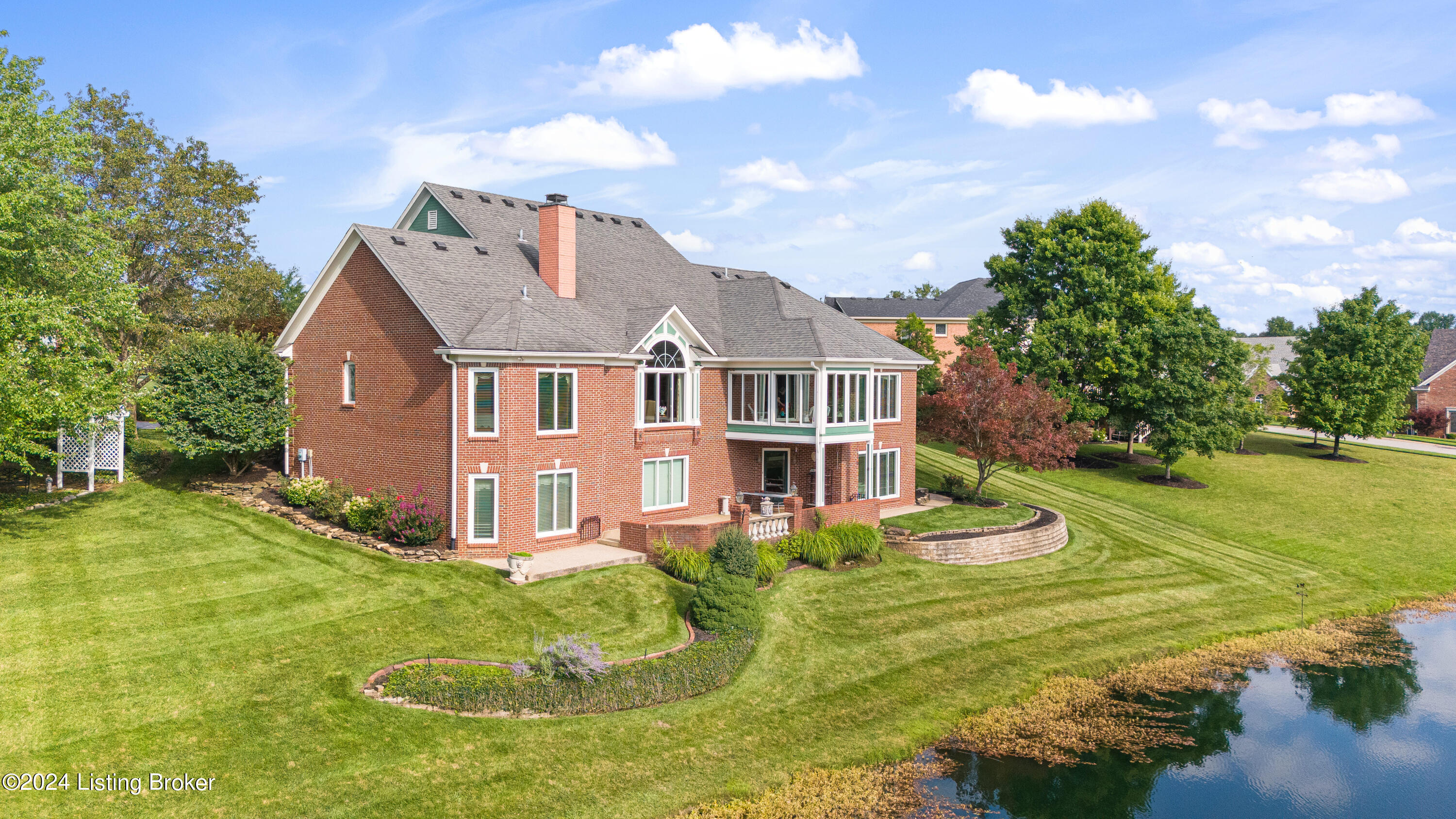 933 Woodland Heights Dr
