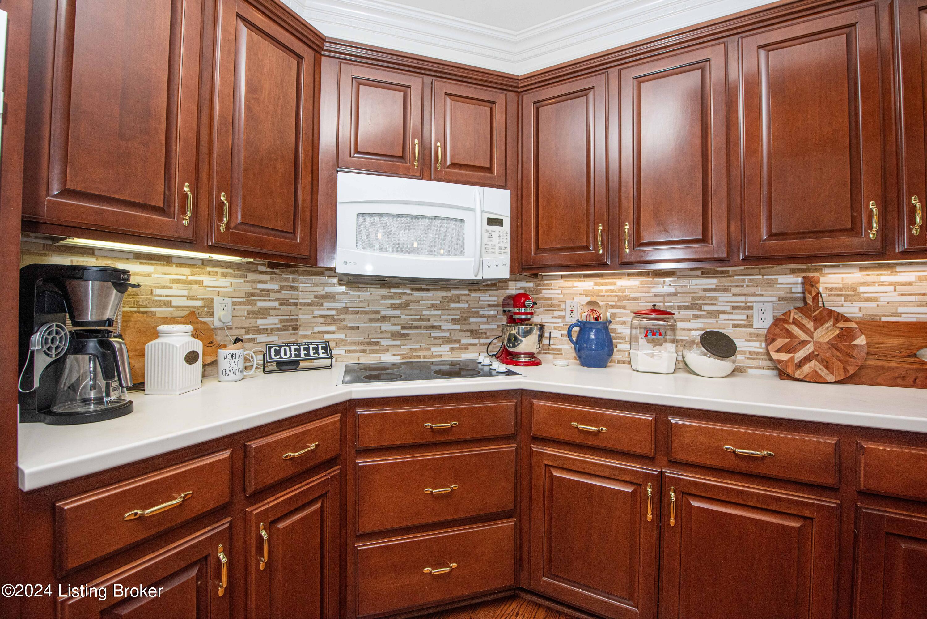 933 Woodland Heights Dr