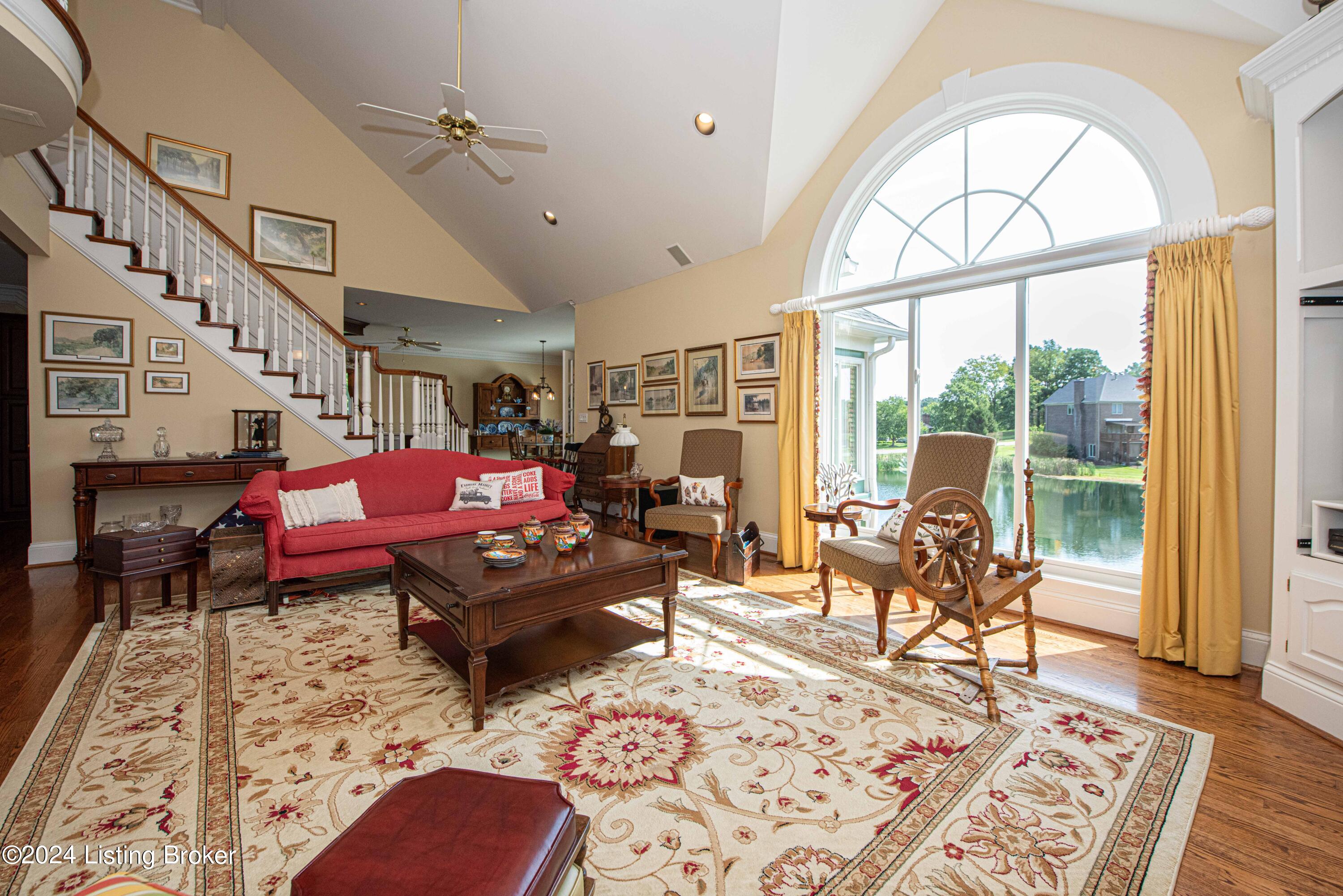 933 Woodland Heights Dr