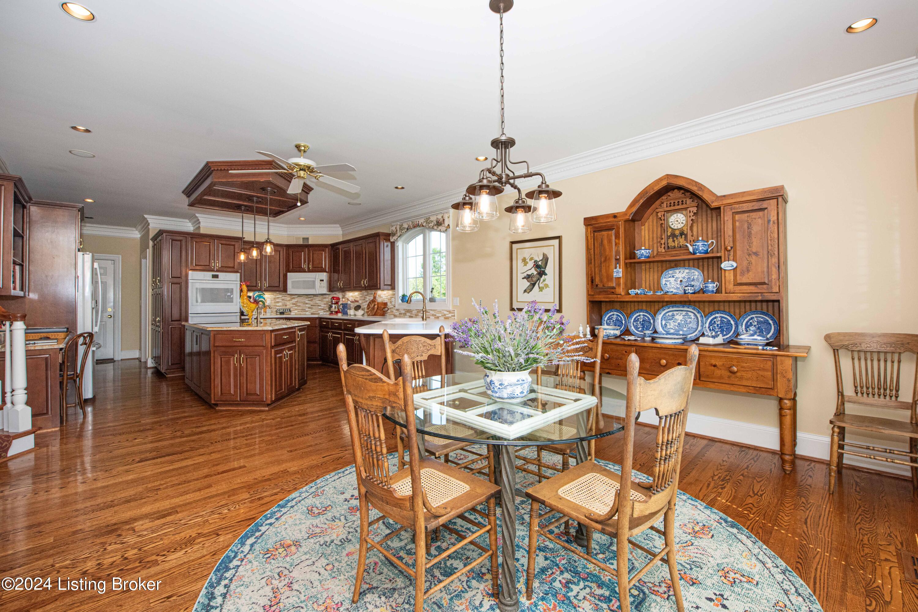 933 Woodland Heights Dr