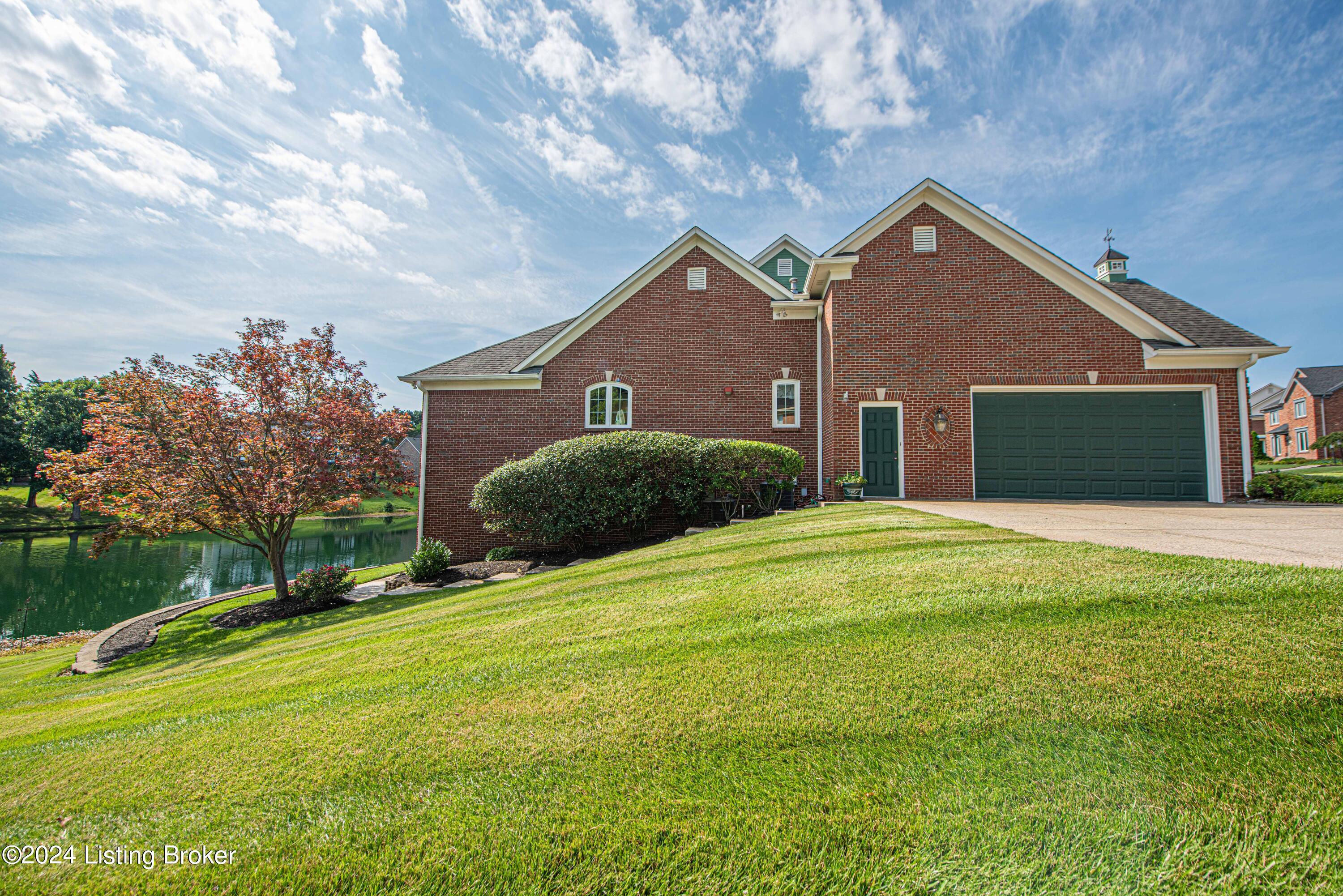 933 Woodland Heights Dr
