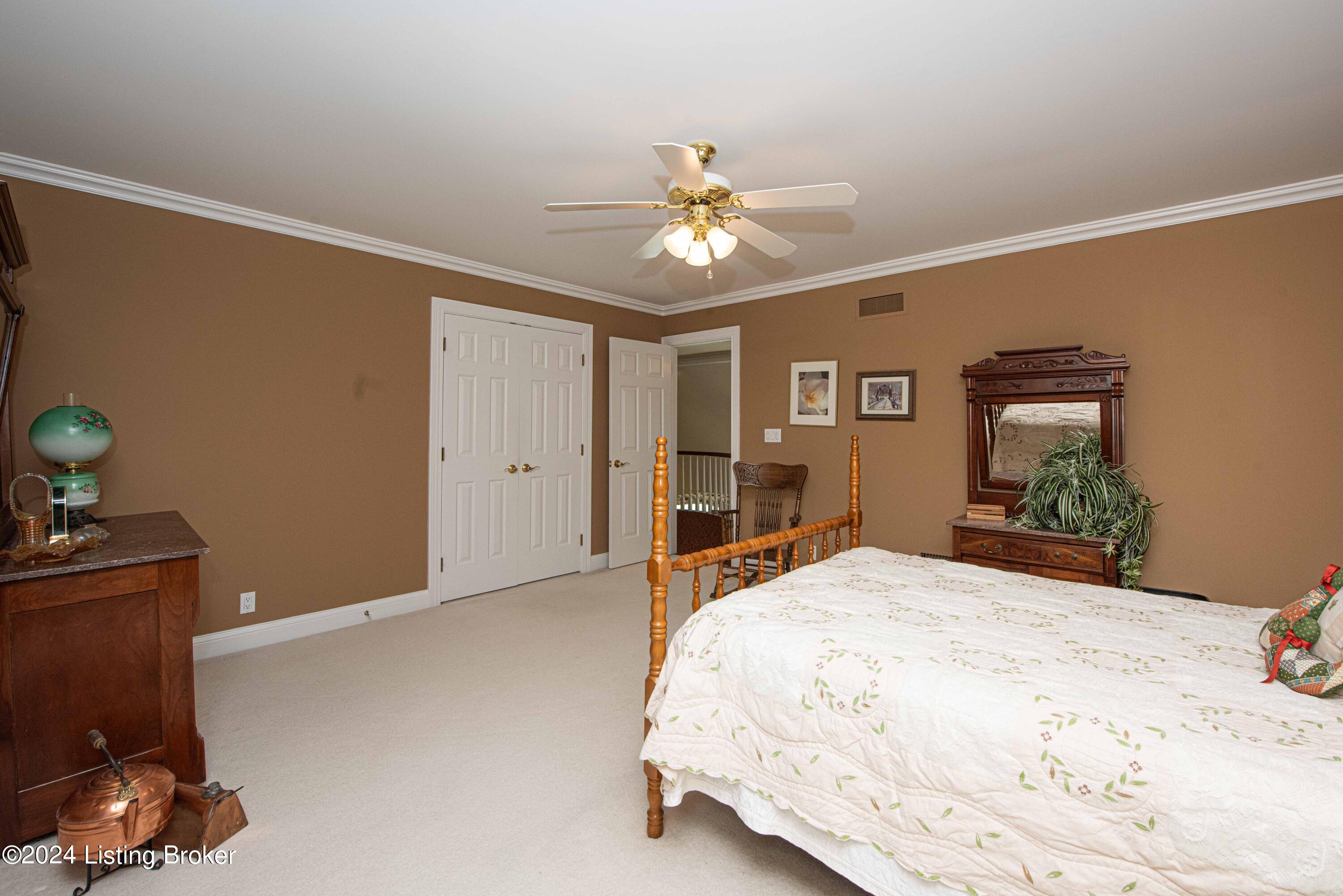 933 Woodland Heights Dr