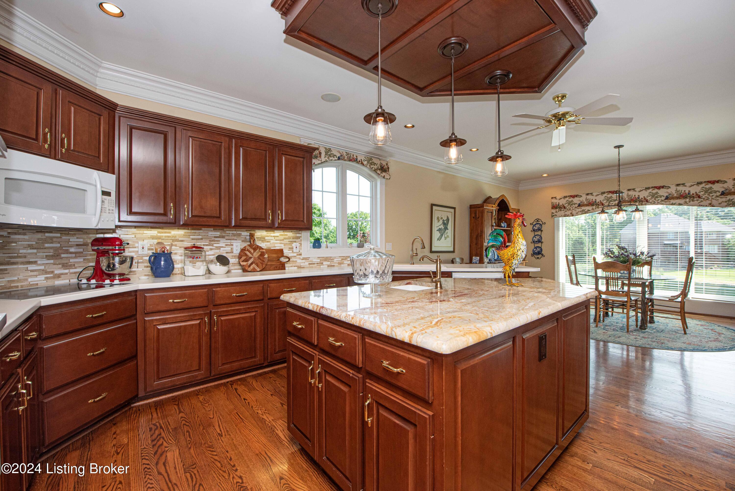 933 Woodland Heights Dr