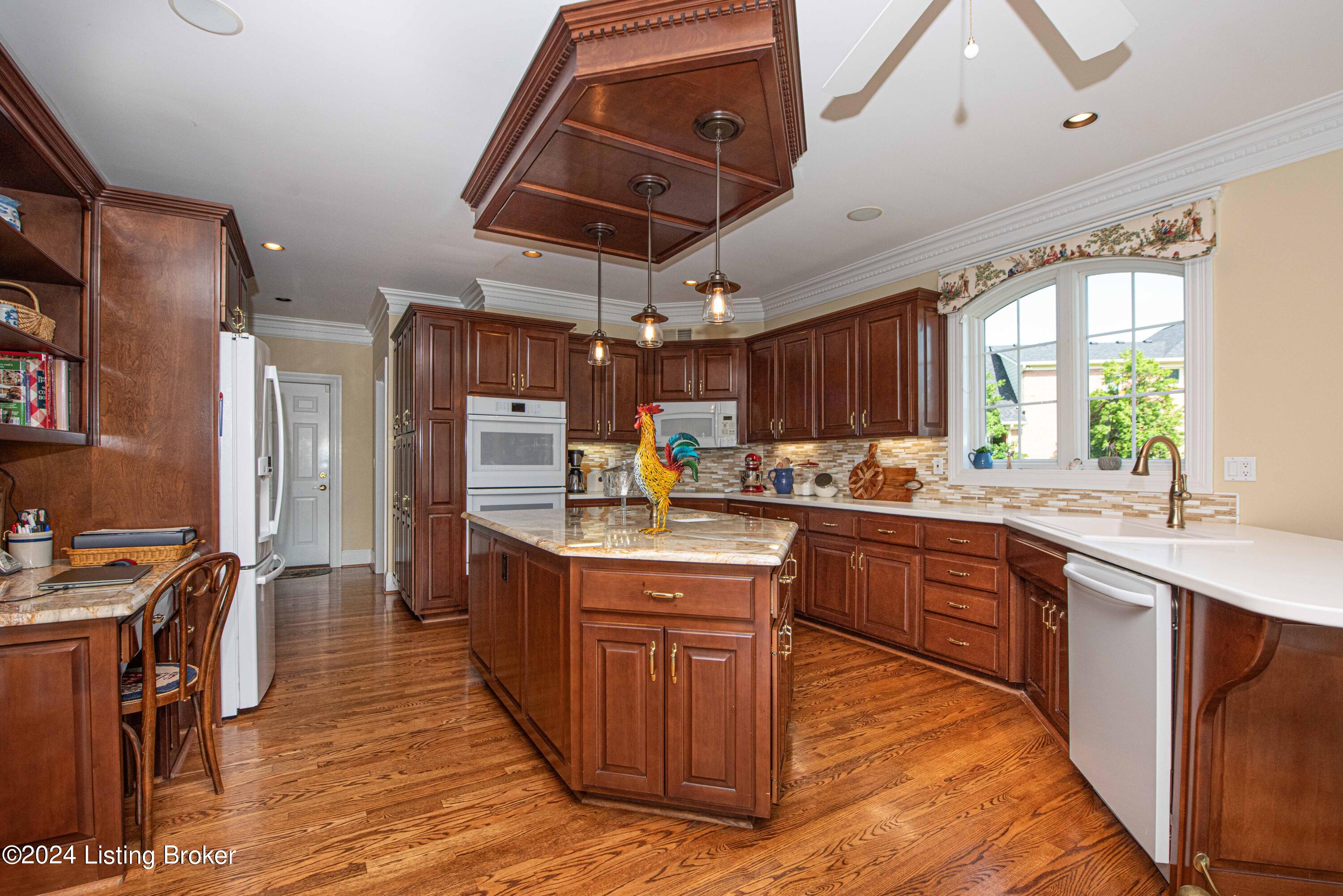 933 Woodland Heights Dr