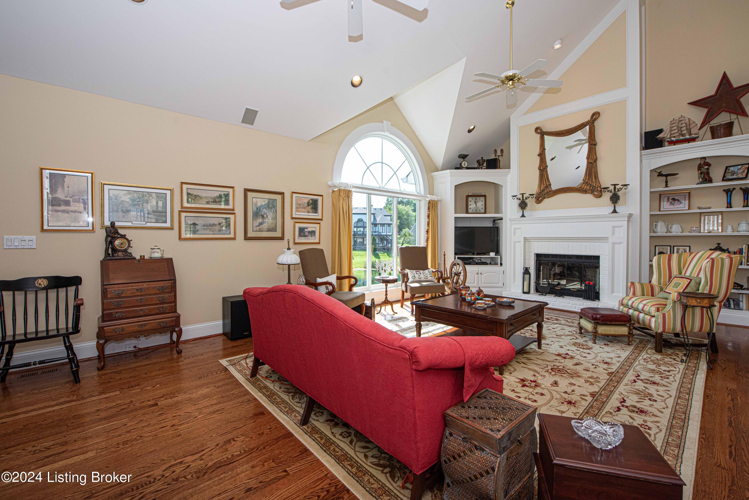933 Woodland Heights Dr