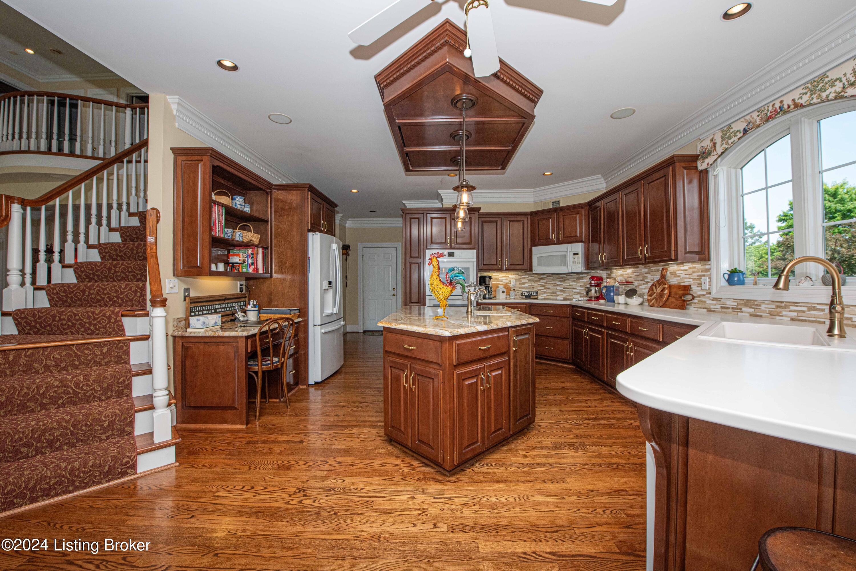 933 Woodland Heights Dr