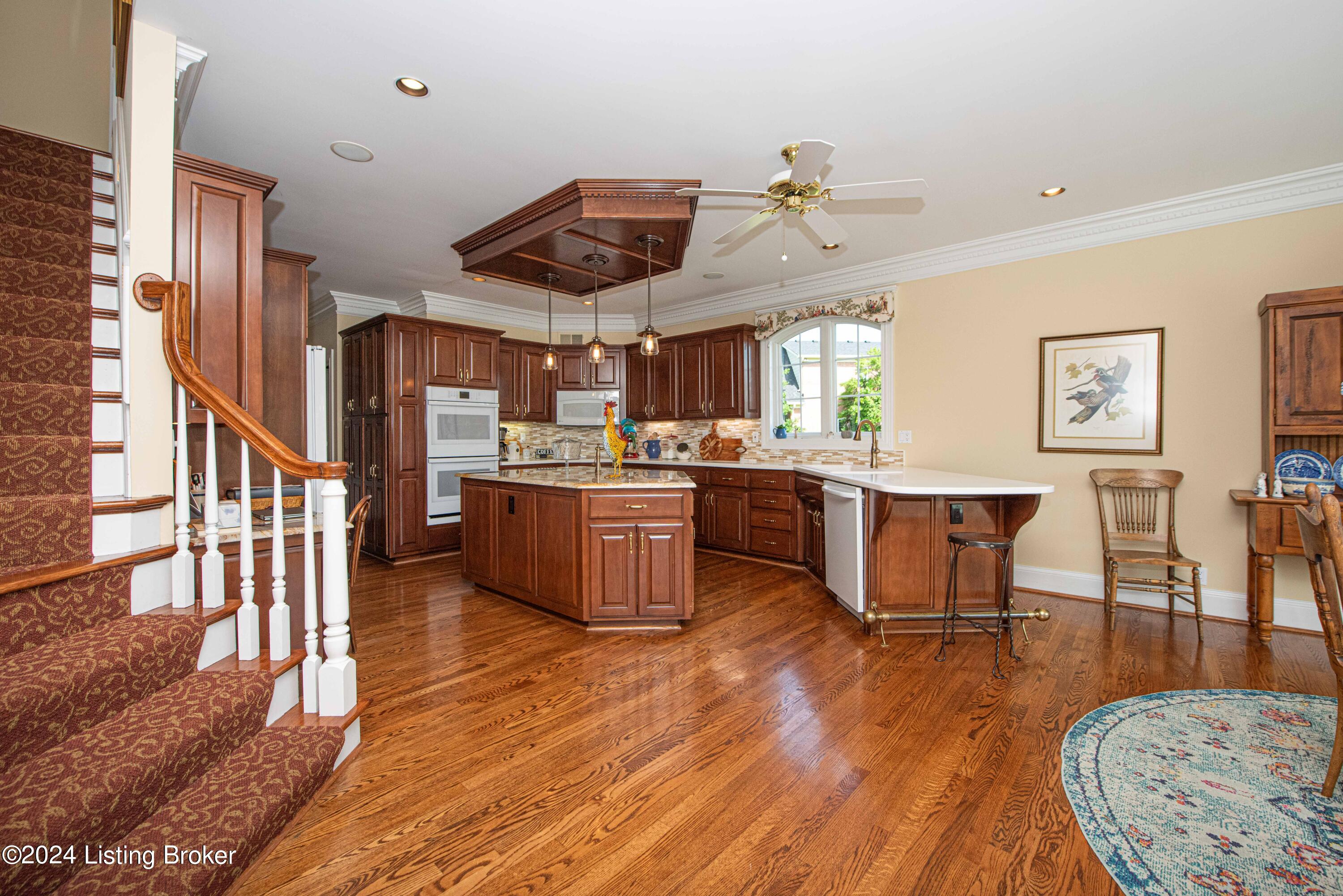 933 Woodland Heights Dr