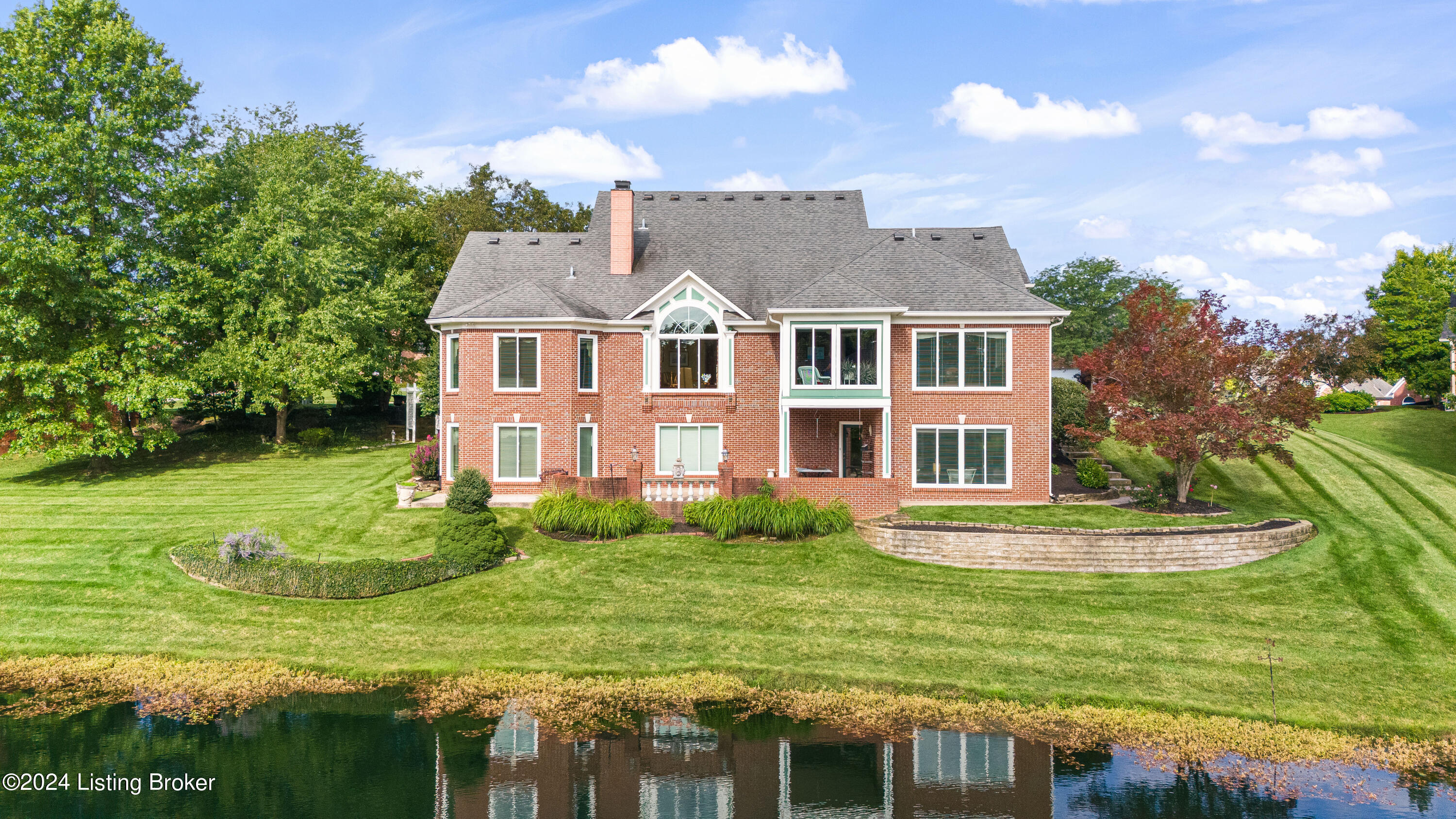 933 Woodland Heights Dr