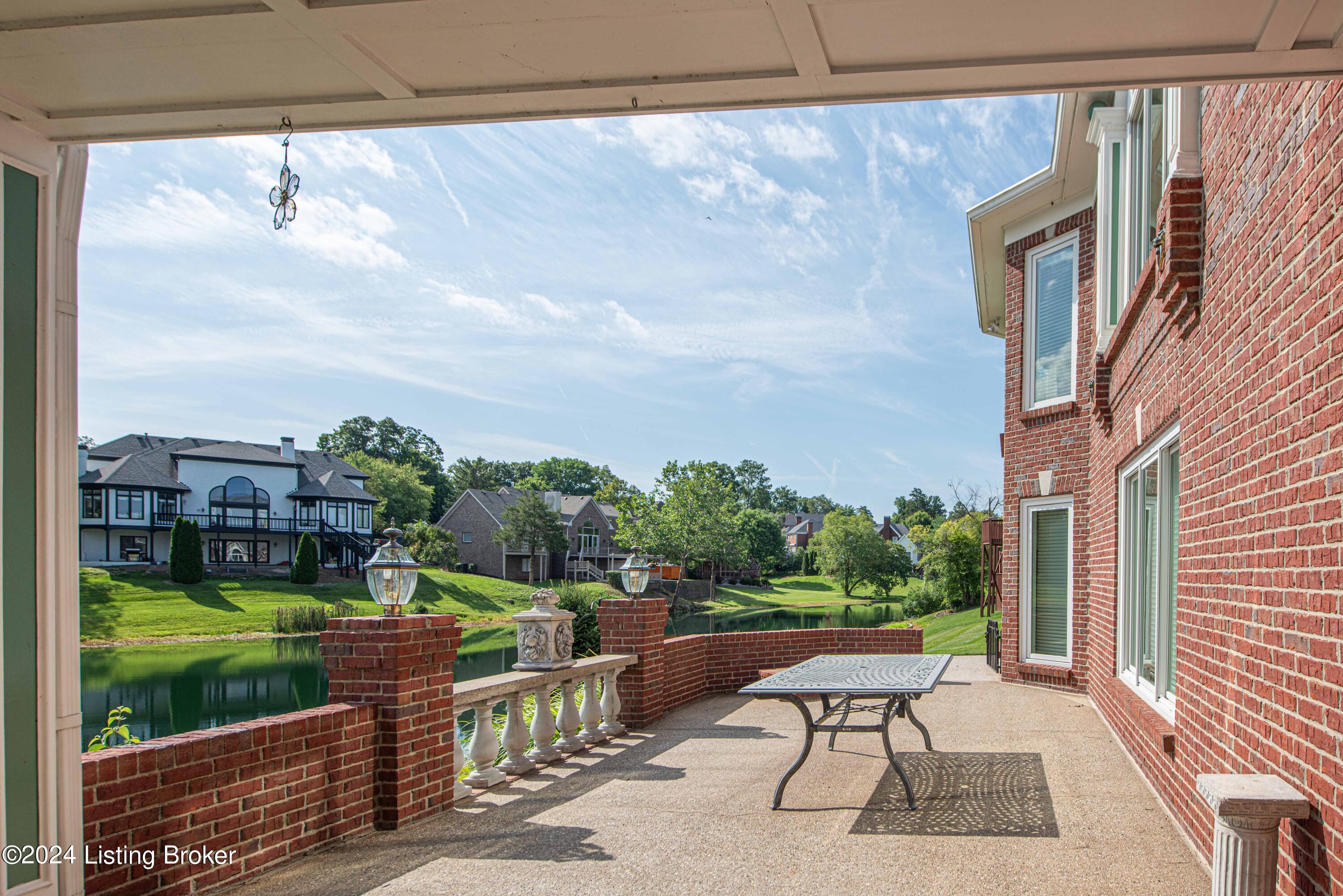 933 Woodland Heights Dr