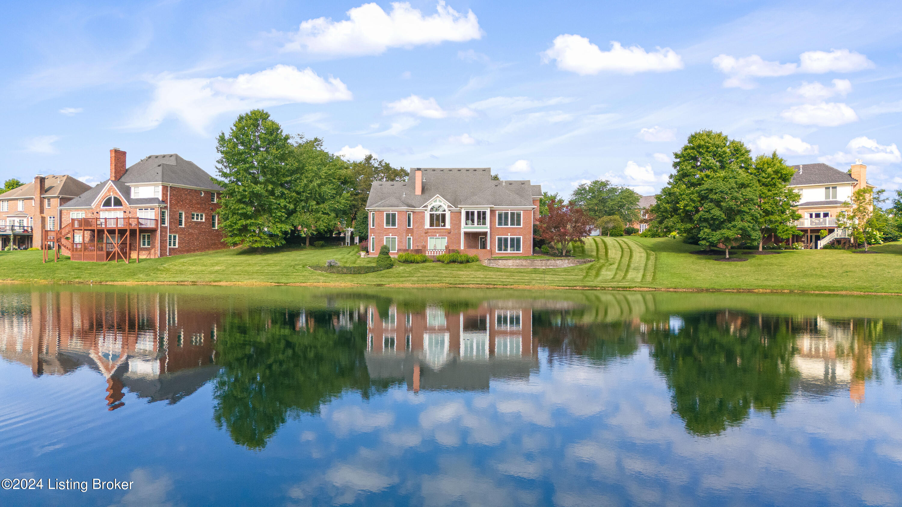933 Woodland Heights Dr